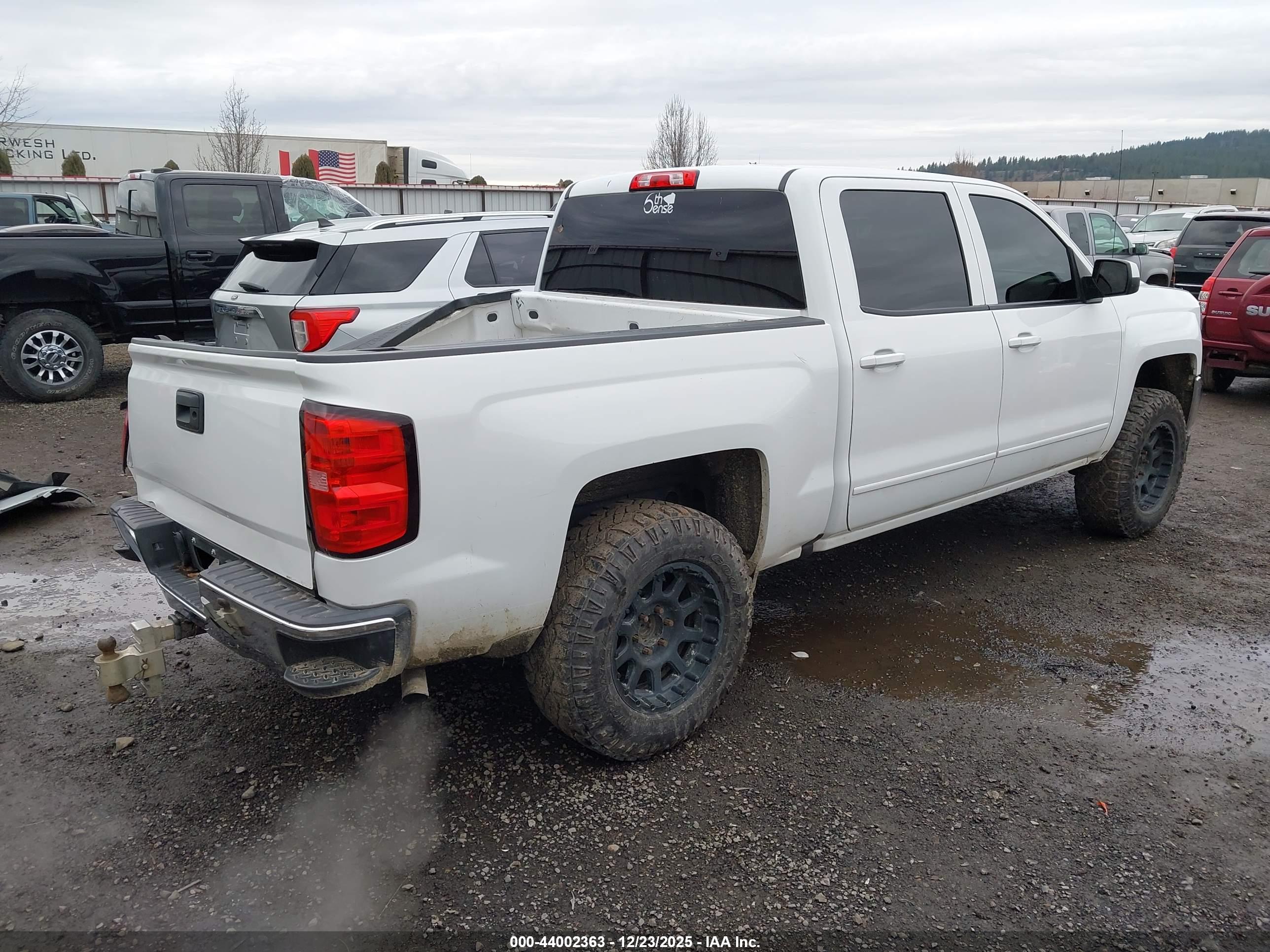 CHEVROLET SILVERADO image 4