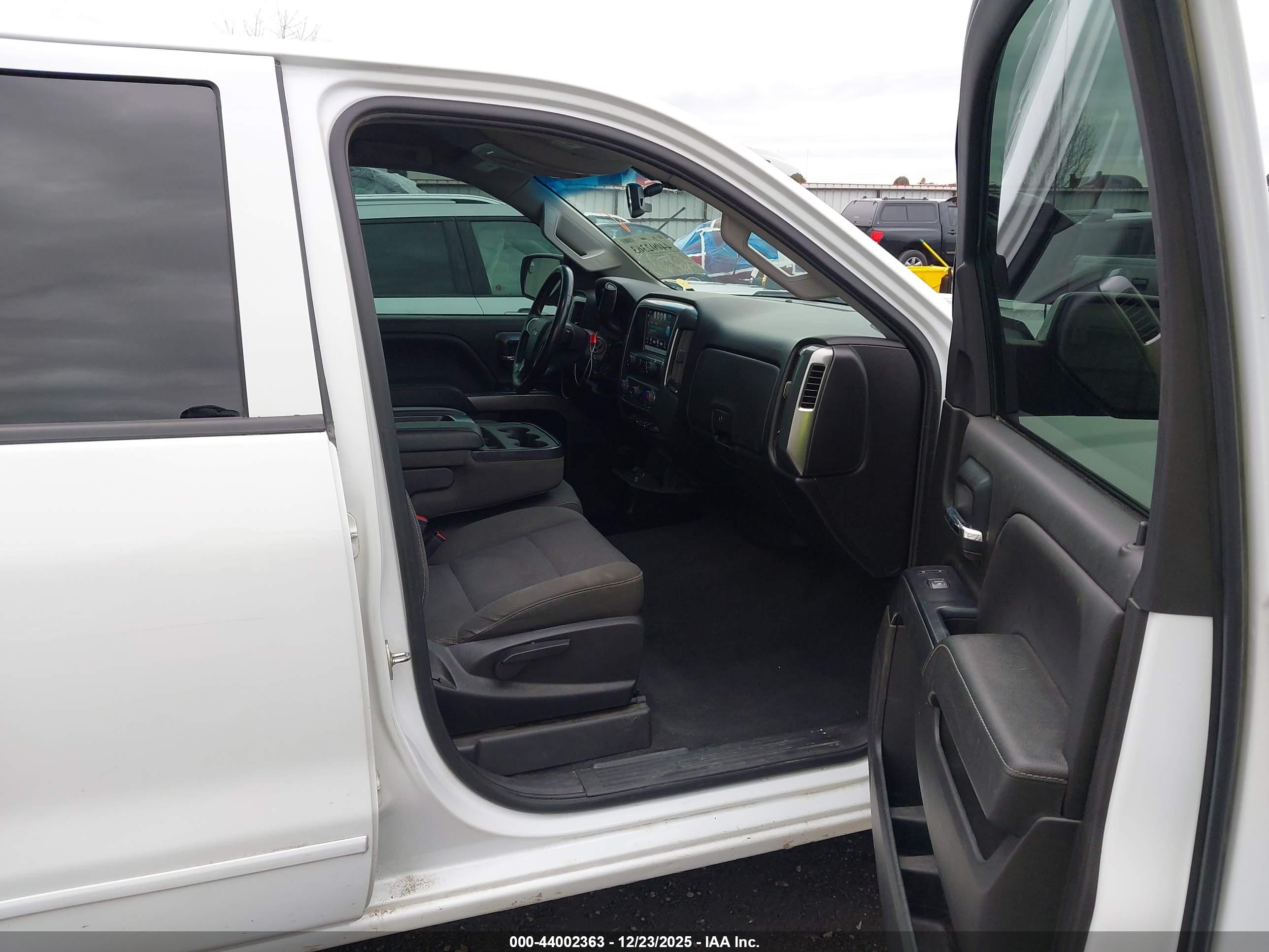 CHEVROLET SILVERADO image 5