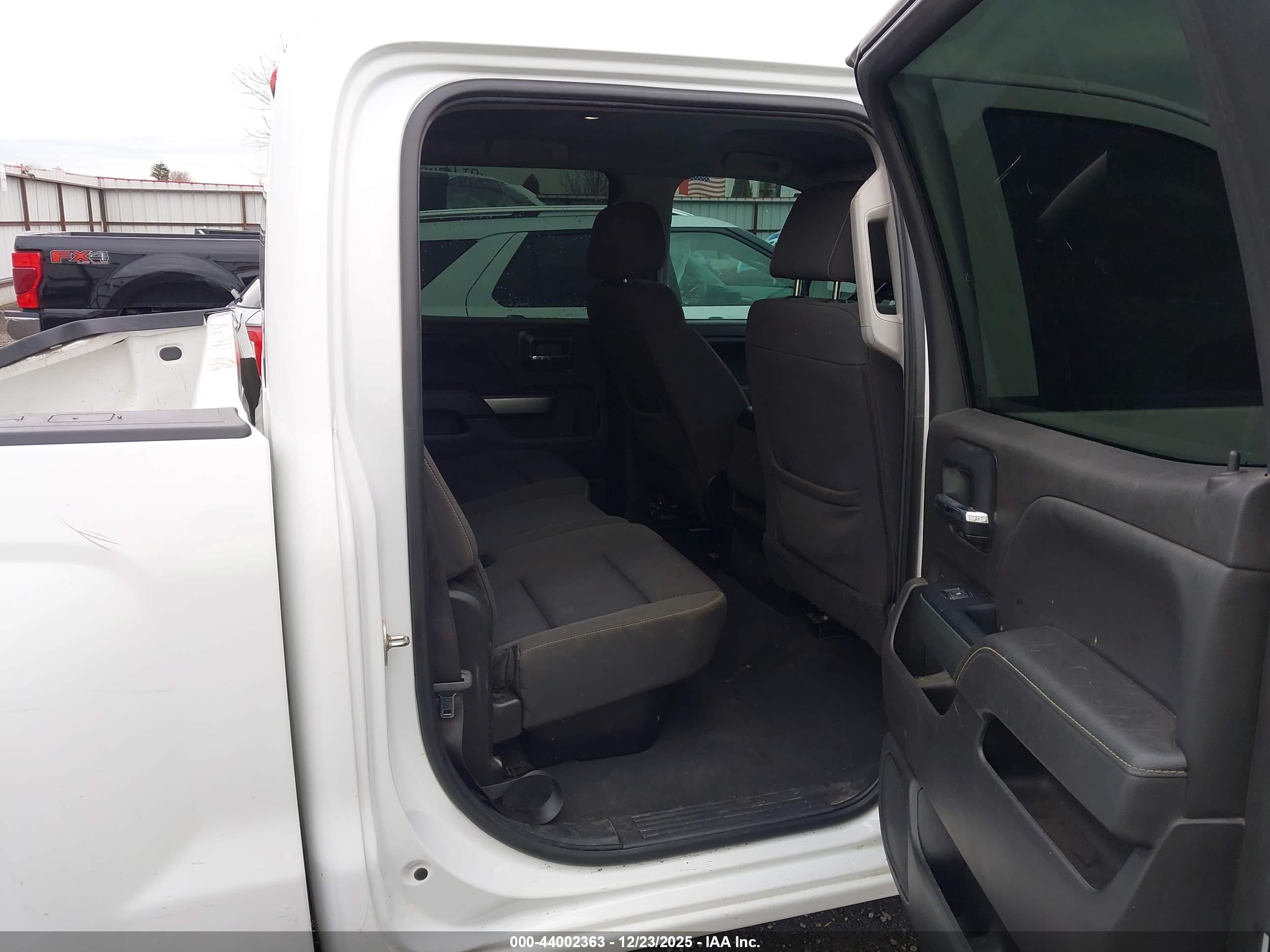 CHEVROLET SILVERADO image 8