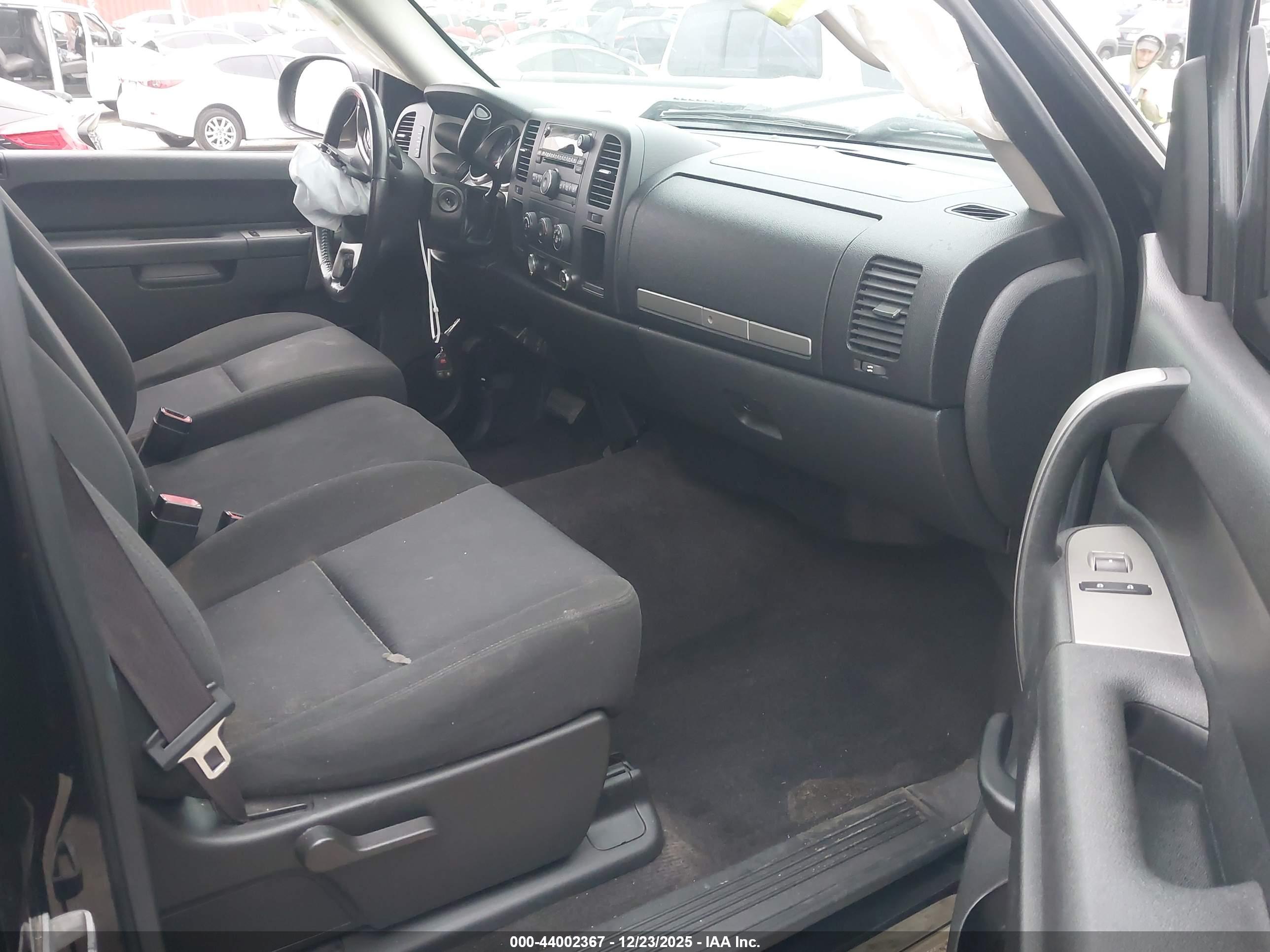 CHEVROLET SILVERADO image 5