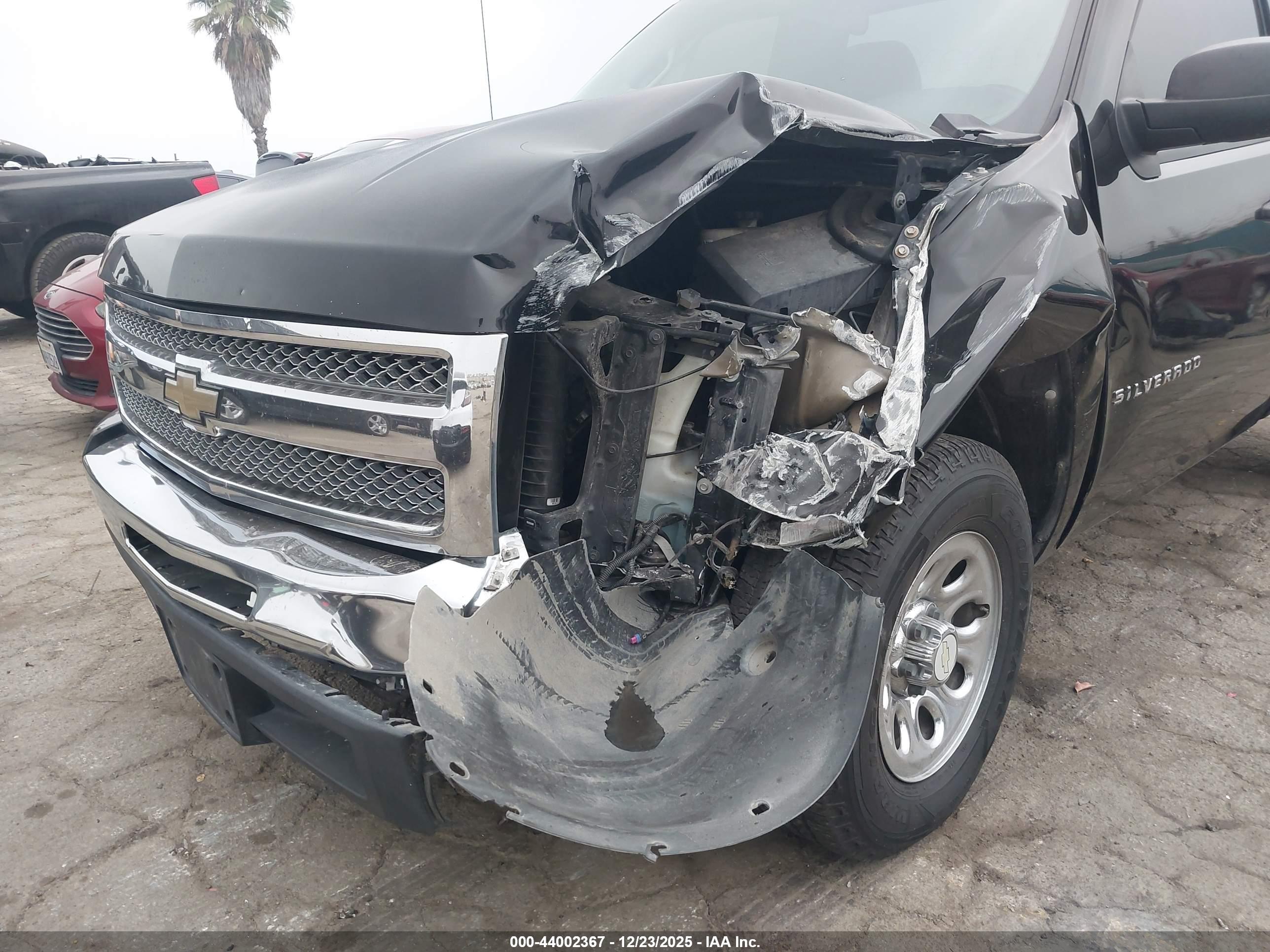 CHEVROLET SILVERADO image 6