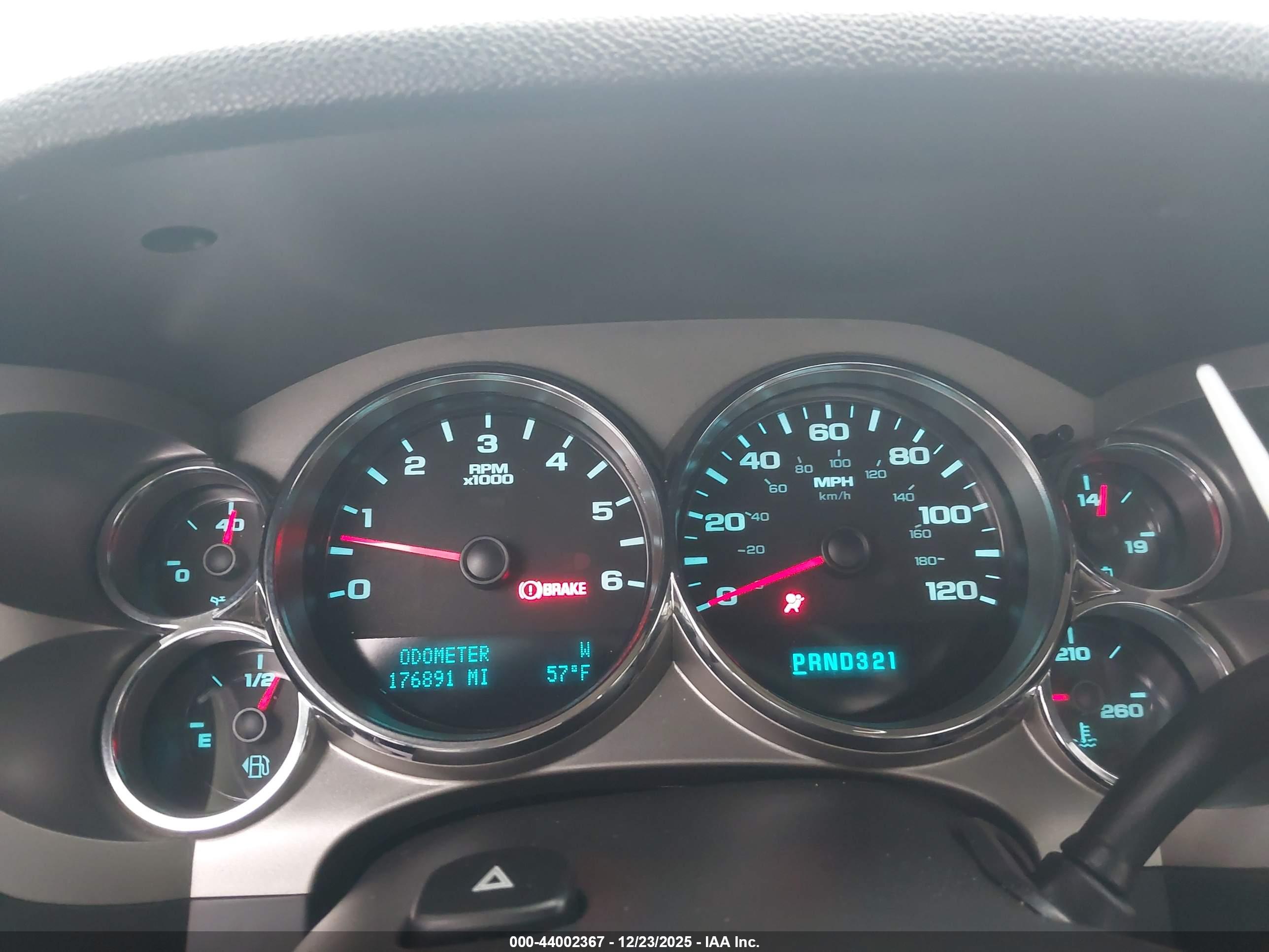 CHEVROLET SILVERADO image 7