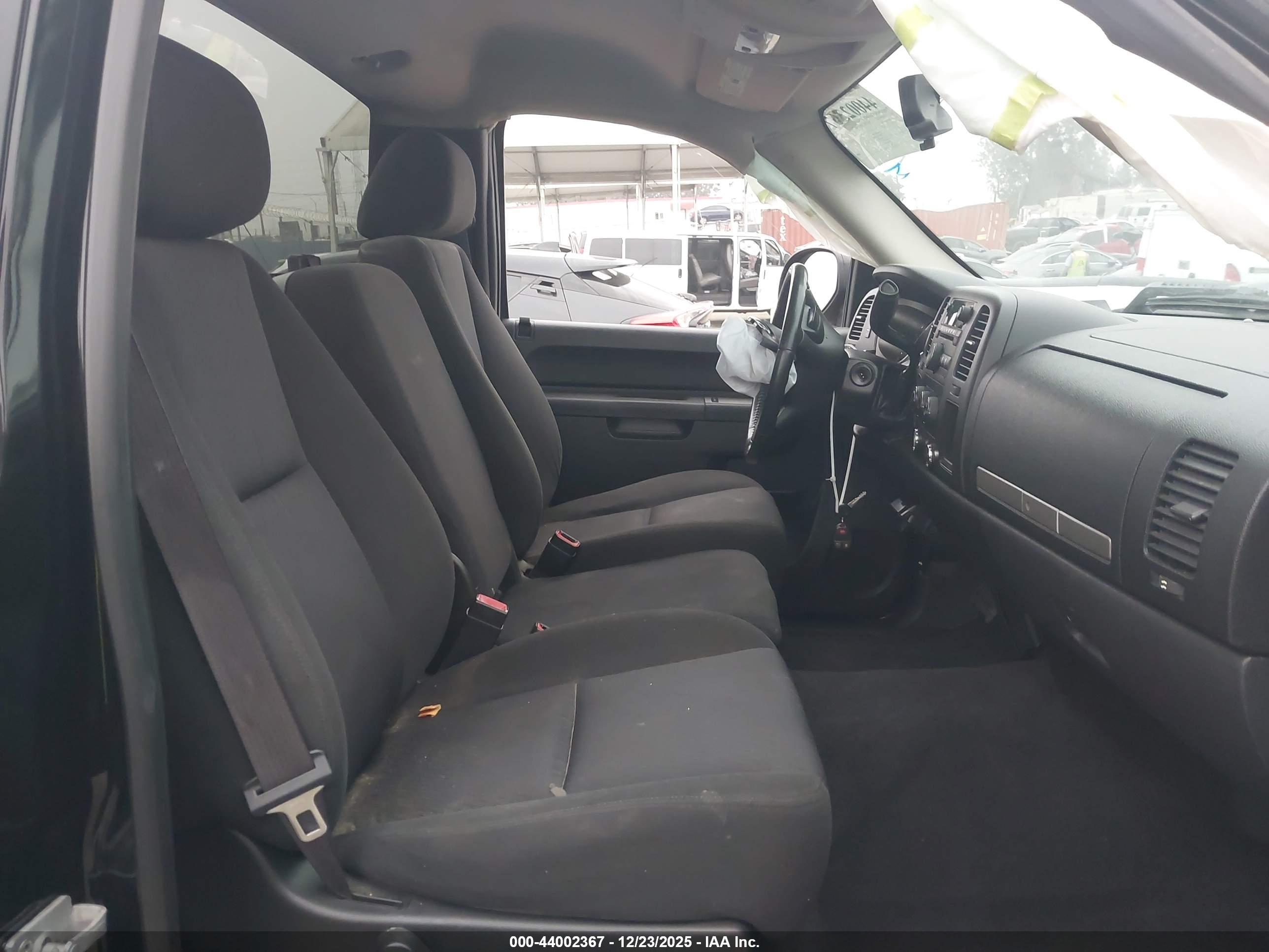 CHEVROLET SILVERADO image 8