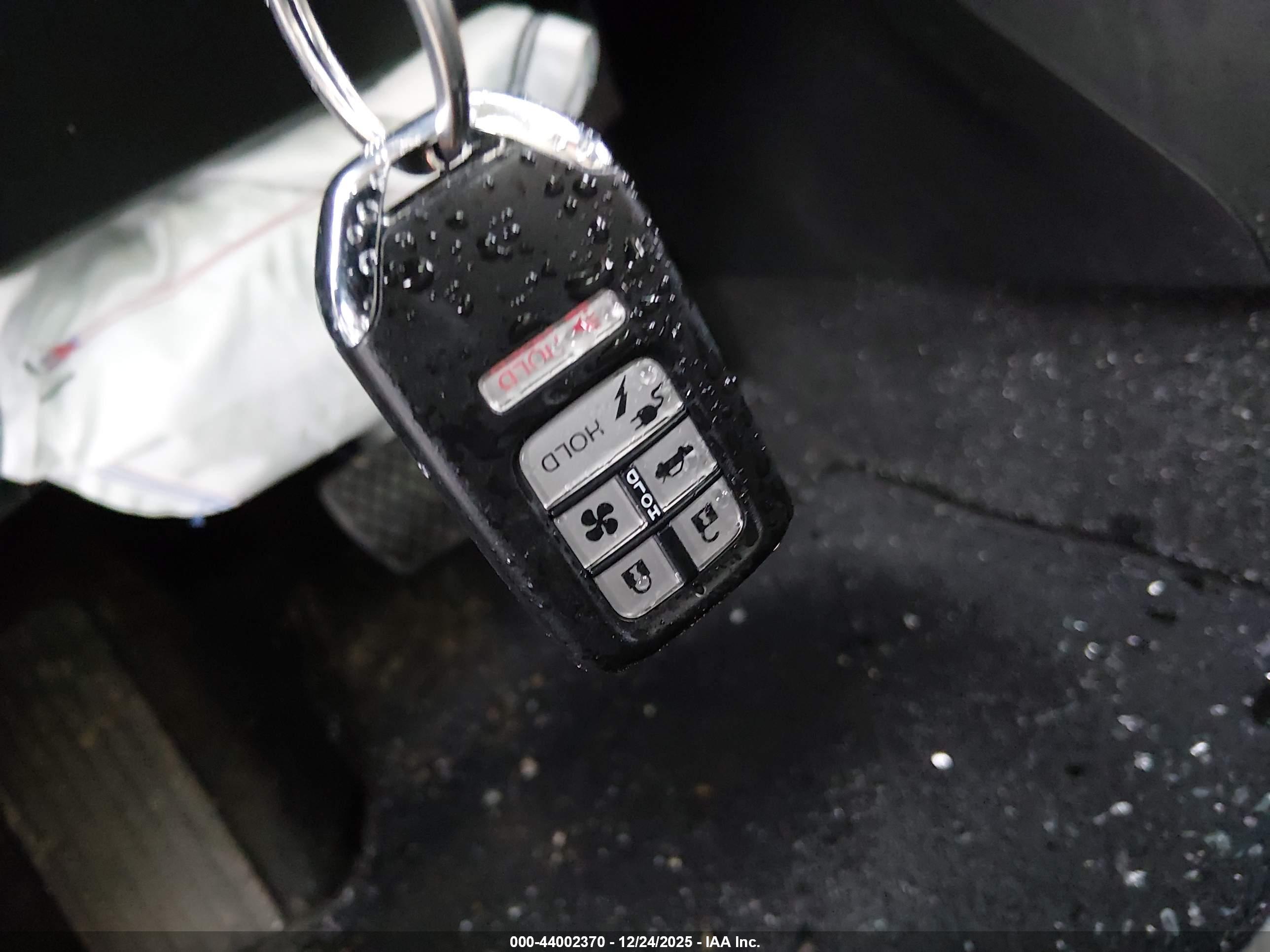 HONDA CLARITY image 11