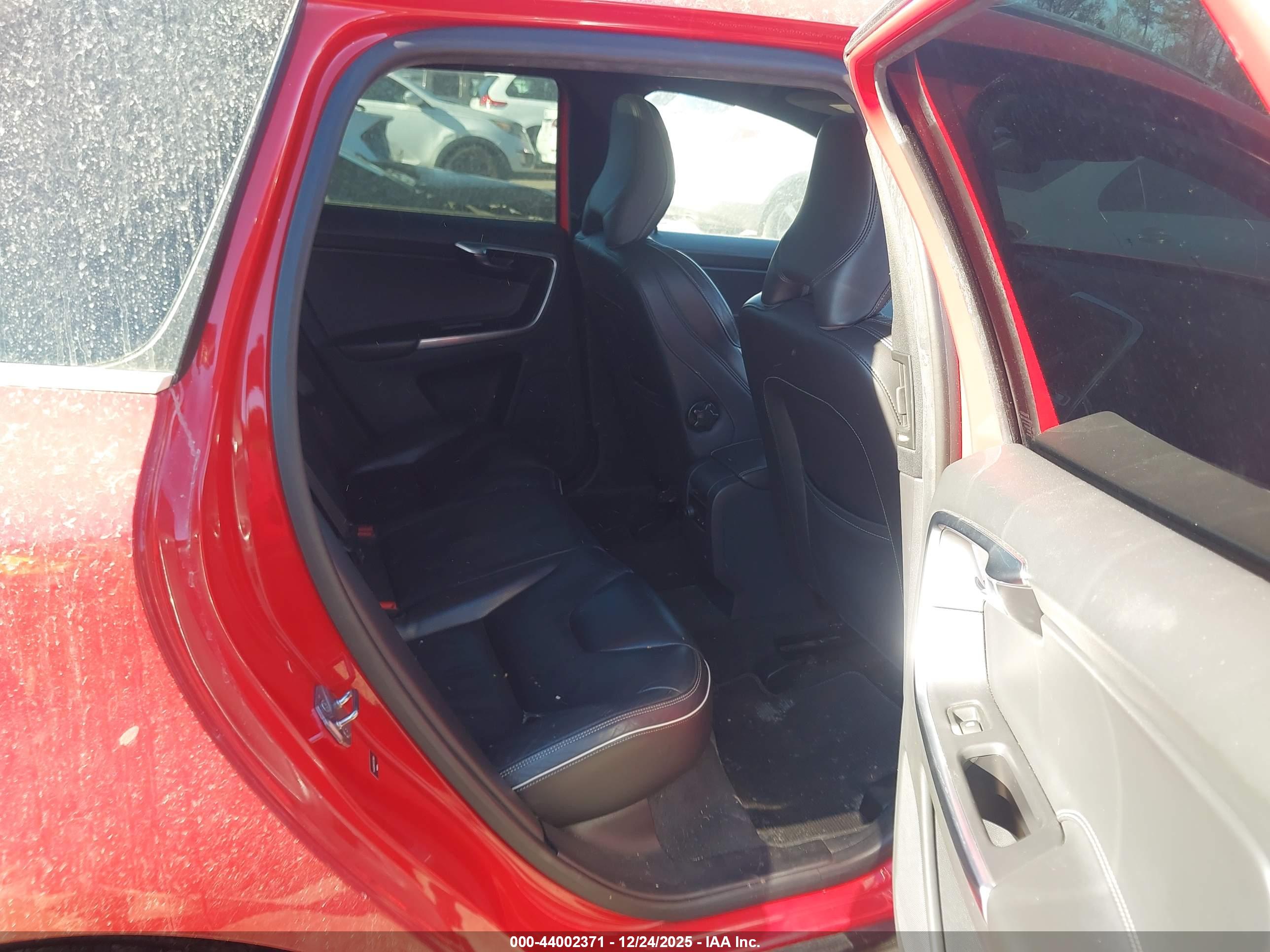 VOLVO XC60 image 8