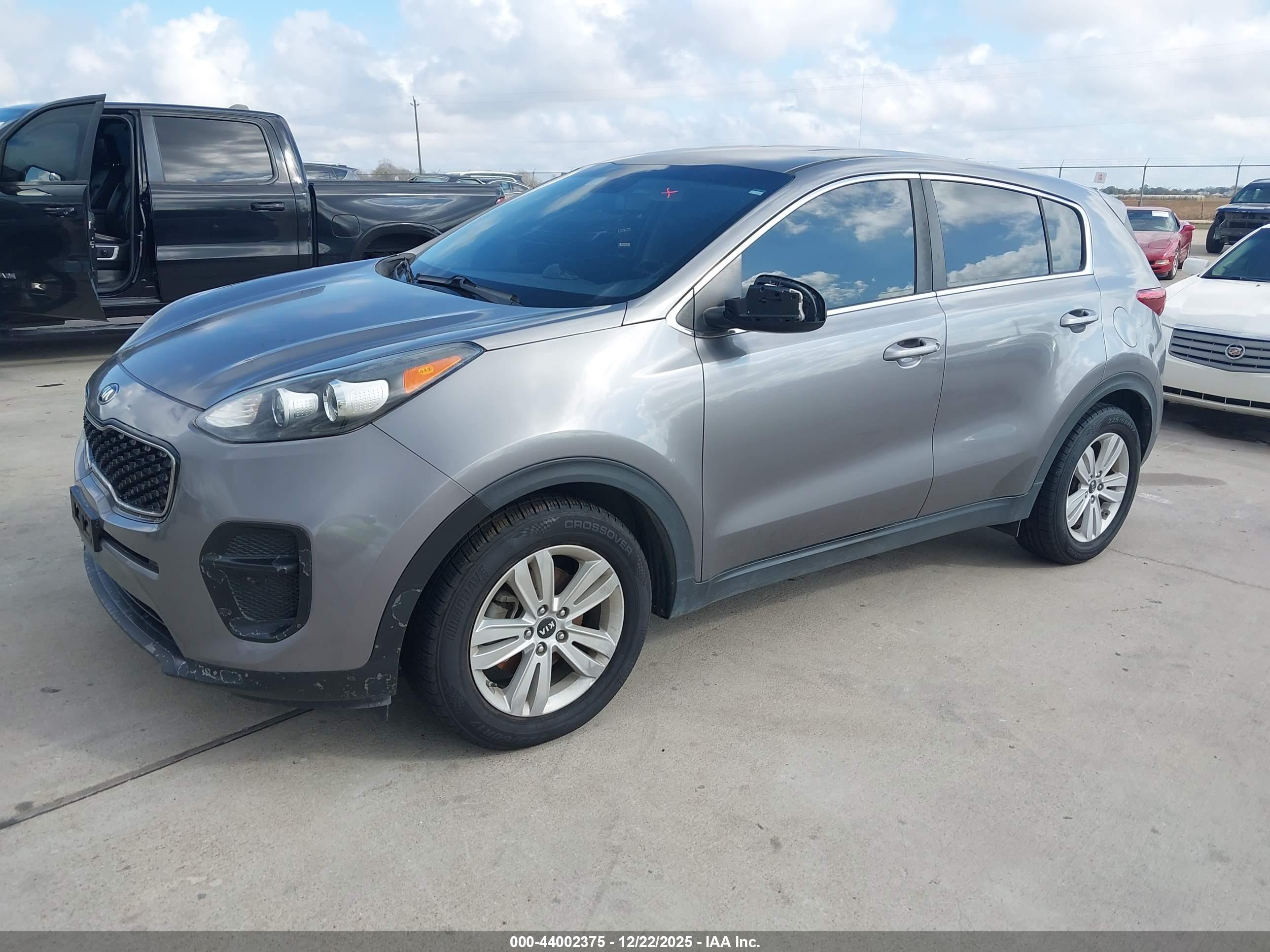 KIA SPORTAGE image 2