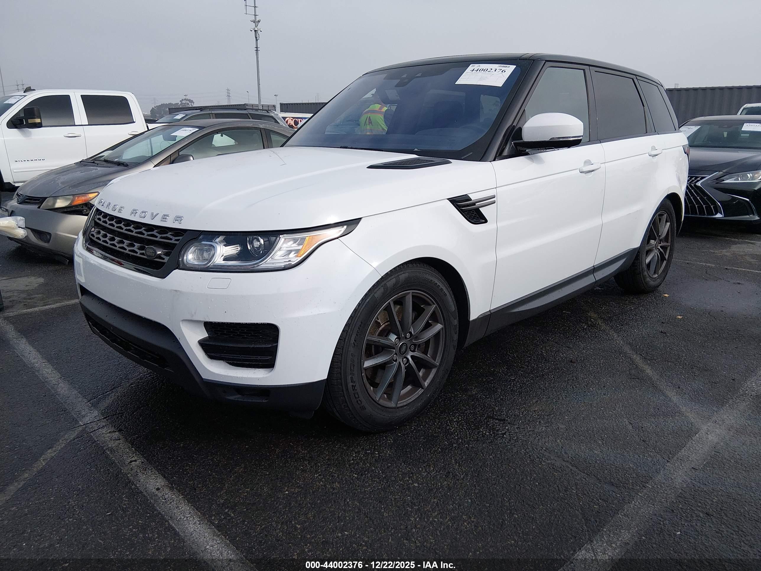 LAND ROVER image 2