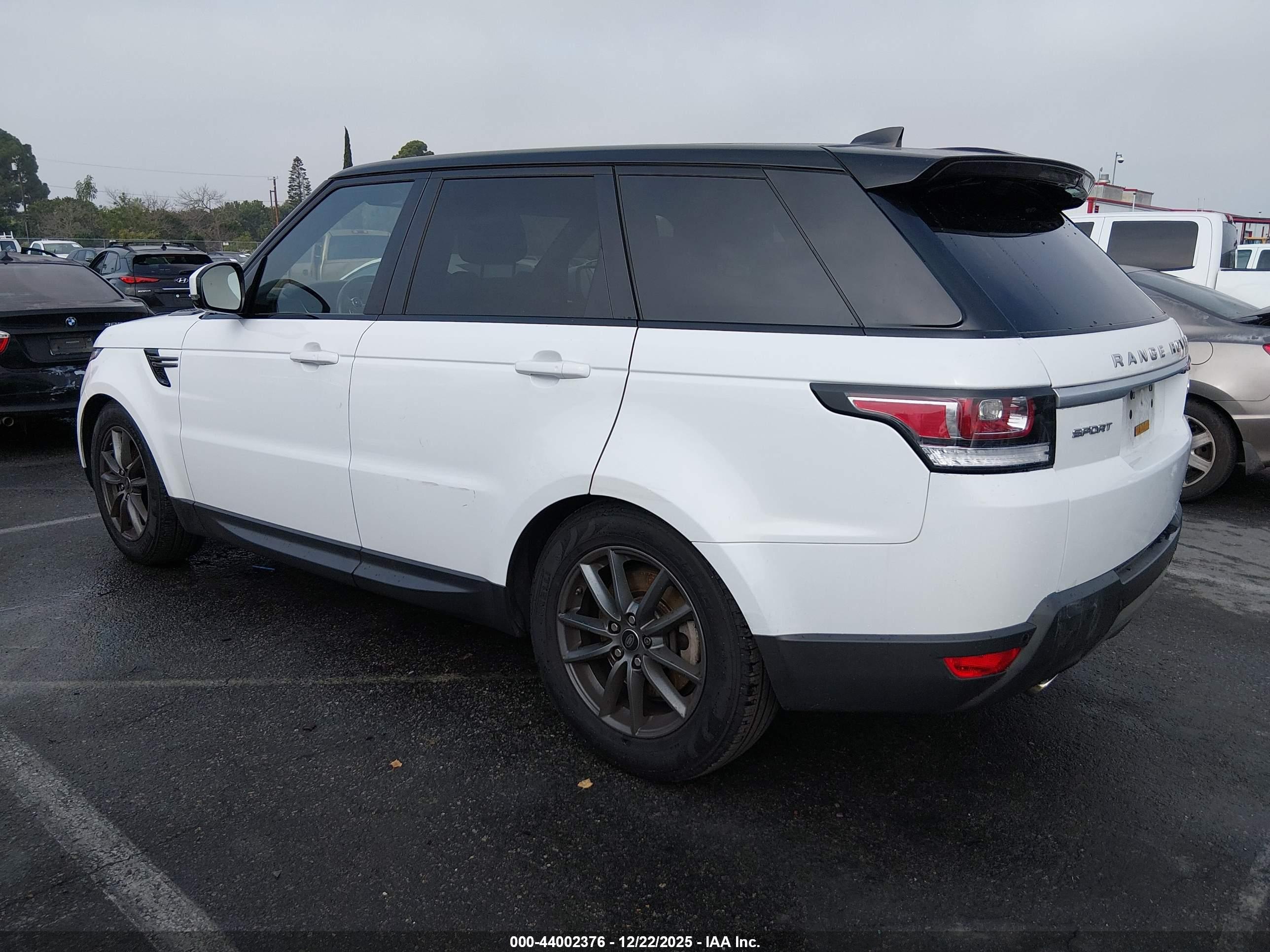 LAND ROVER image 3