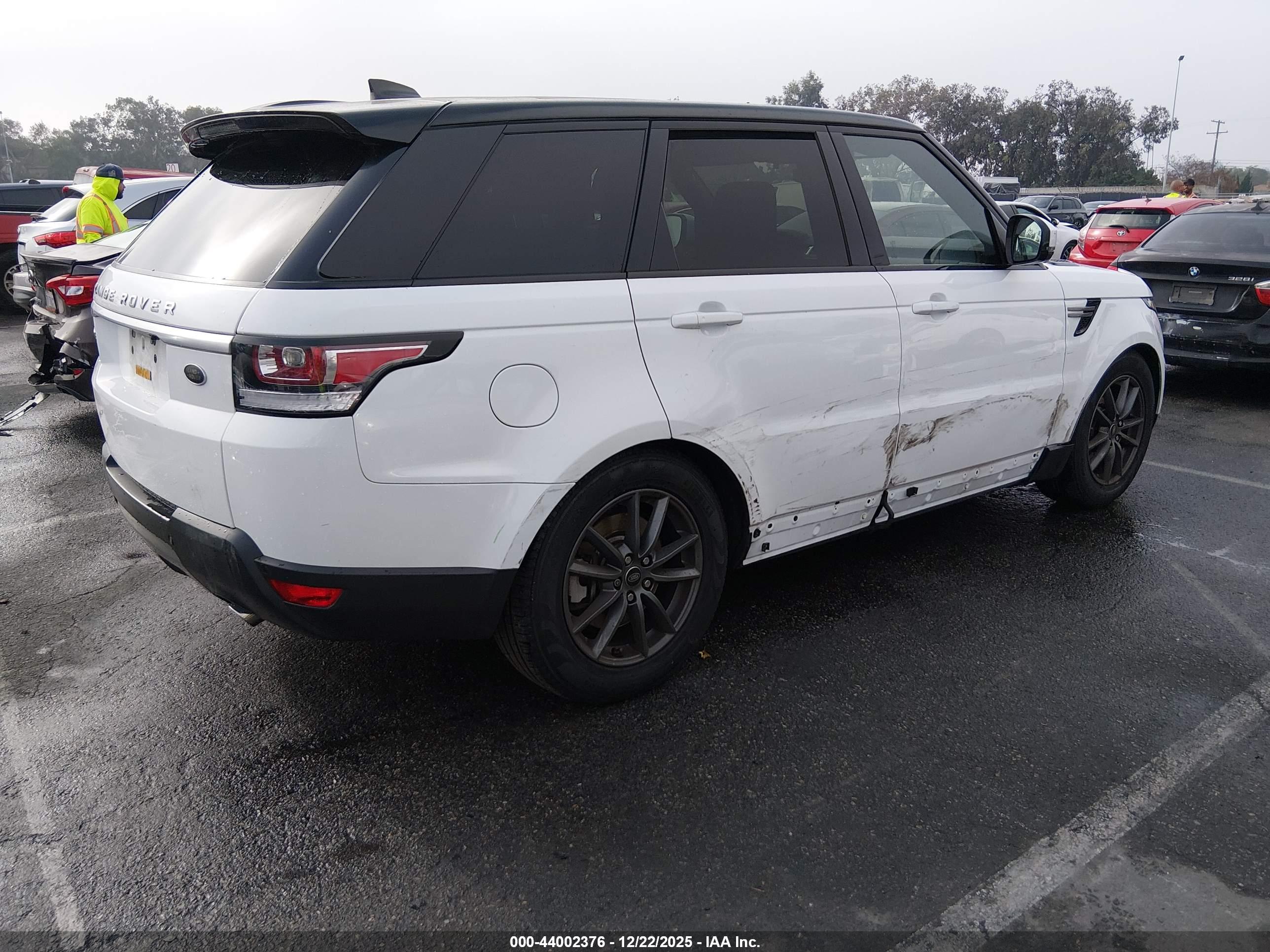 LAND ROVER image 4