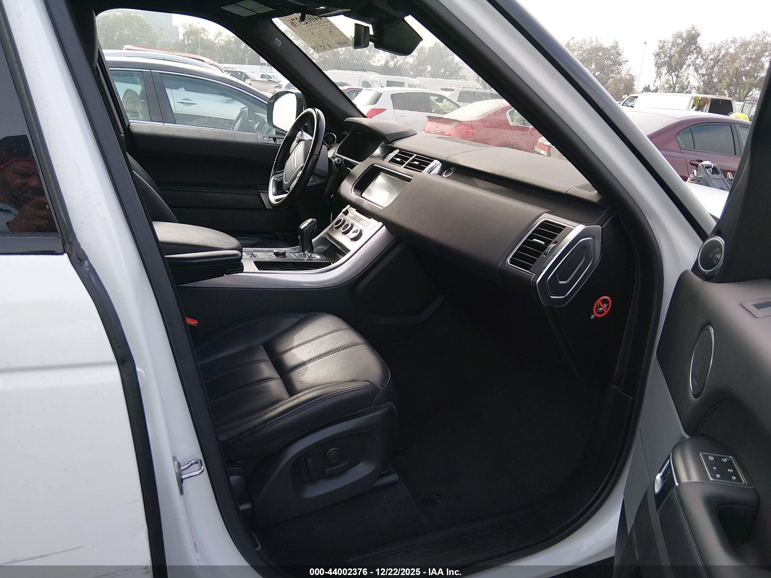 LAND ROVER image 5