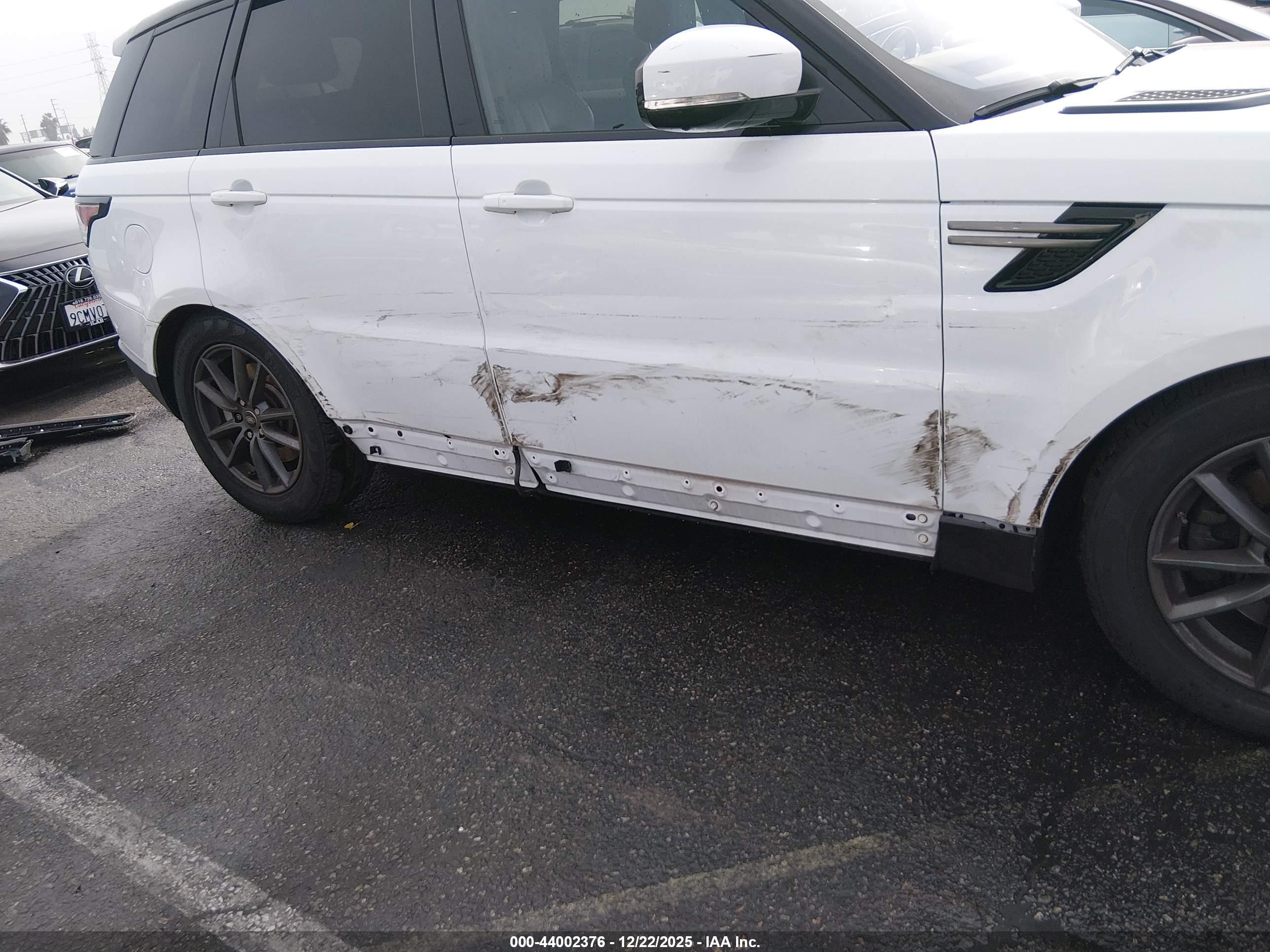 LAND ROVER image 6