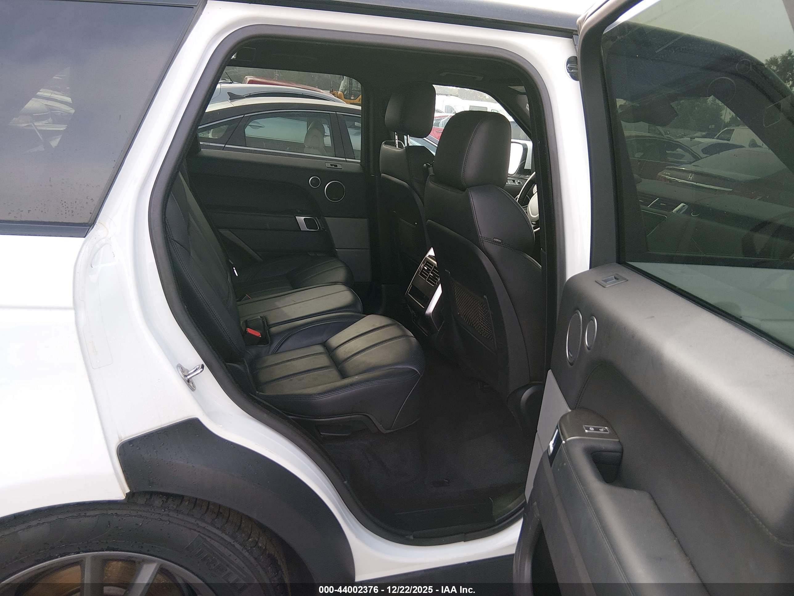 LAND ROVER image 8