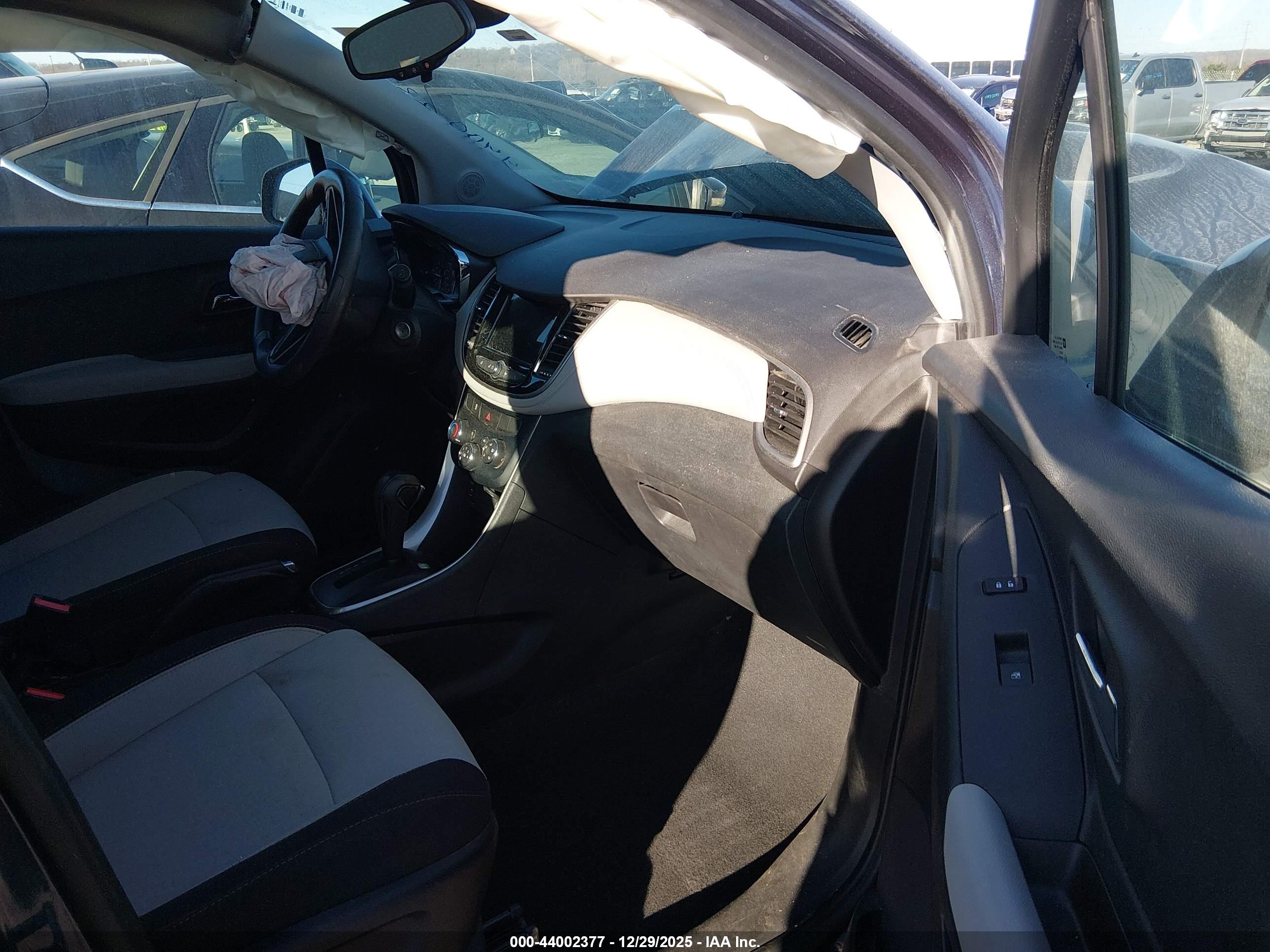 CHEVROLET TRAX image 5