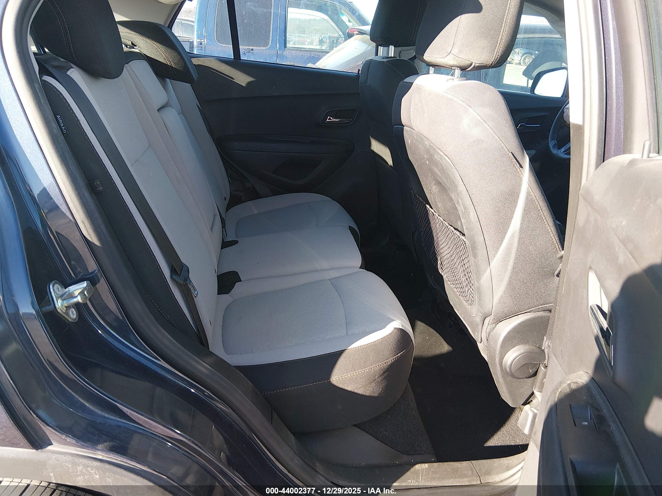 CHEVROLET TRAX image 8
