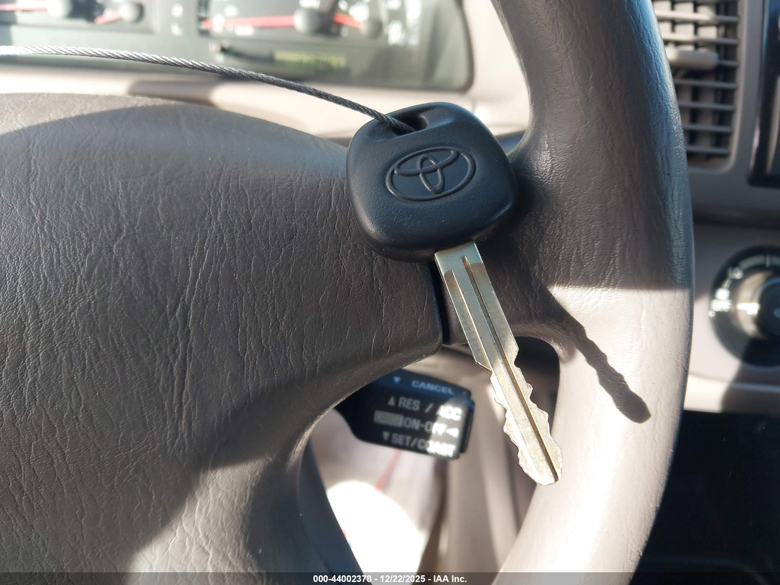 TOYOTA CAMRY image 11