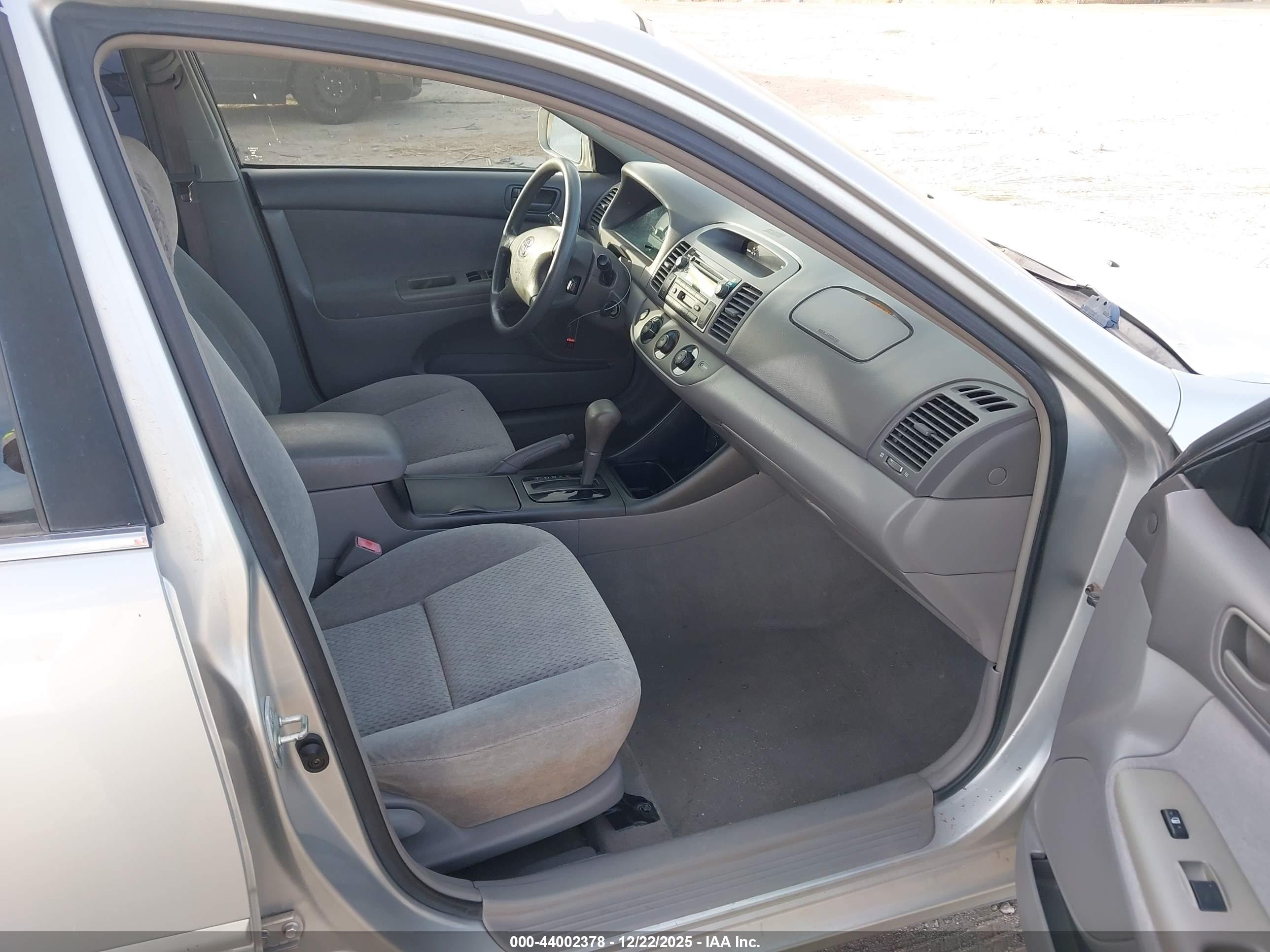 TOYOTA CAMRY image 5