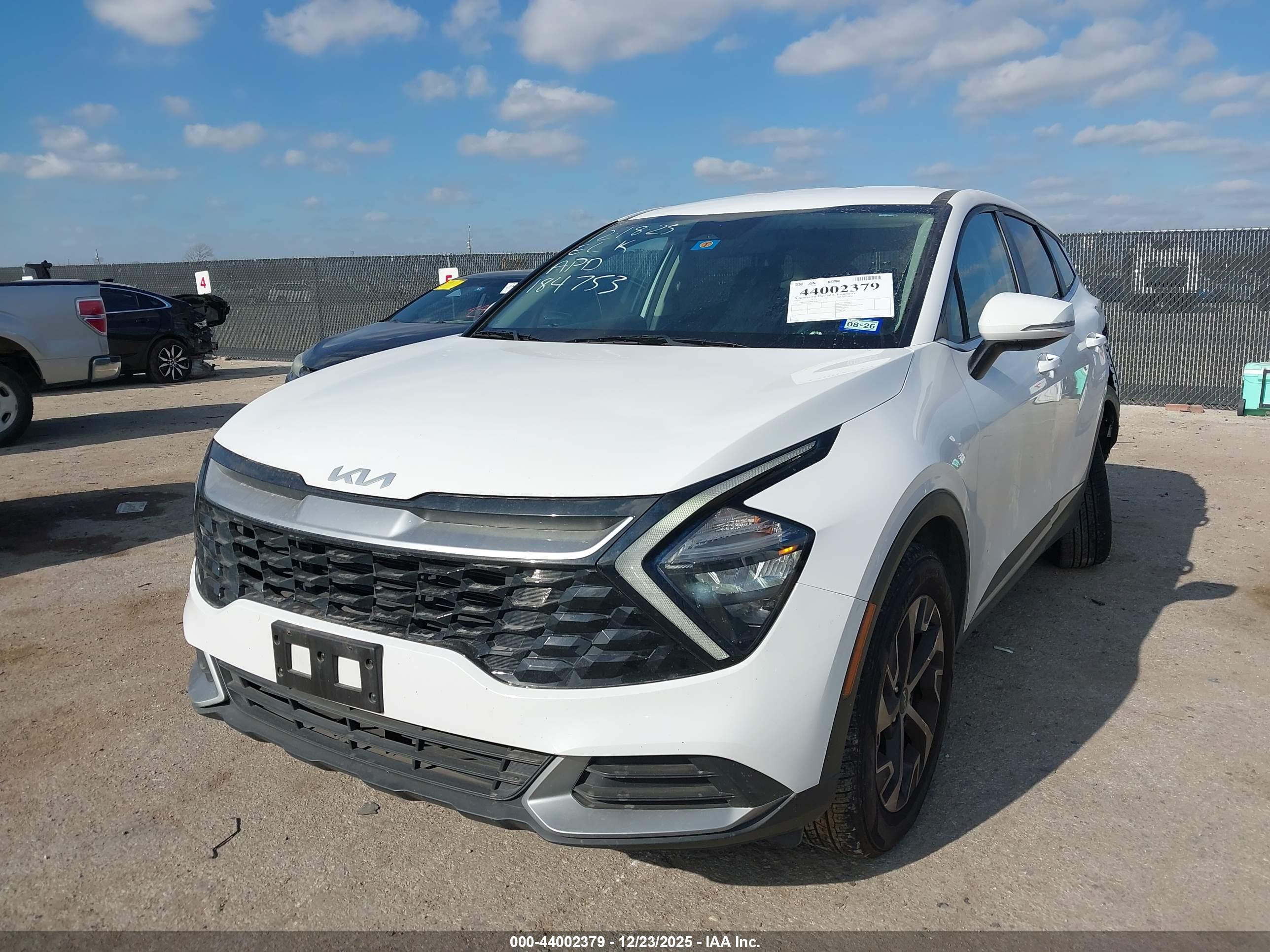 KIA SPORTAGE image 2