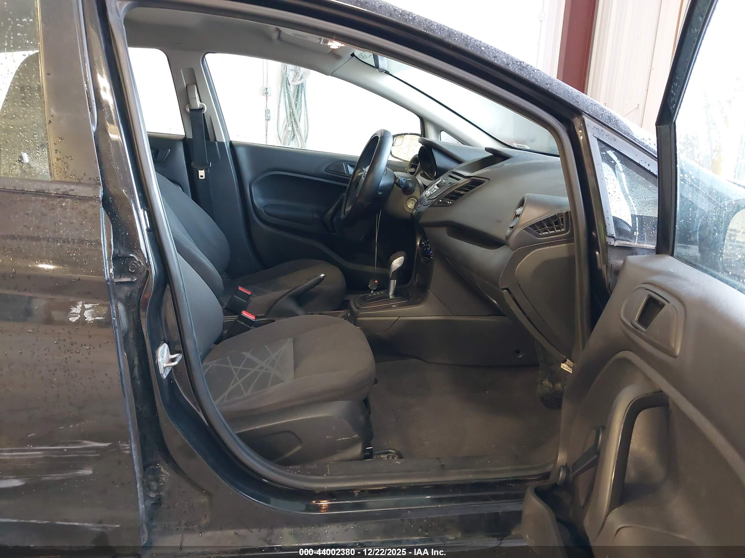 FORD FIESTA image 5