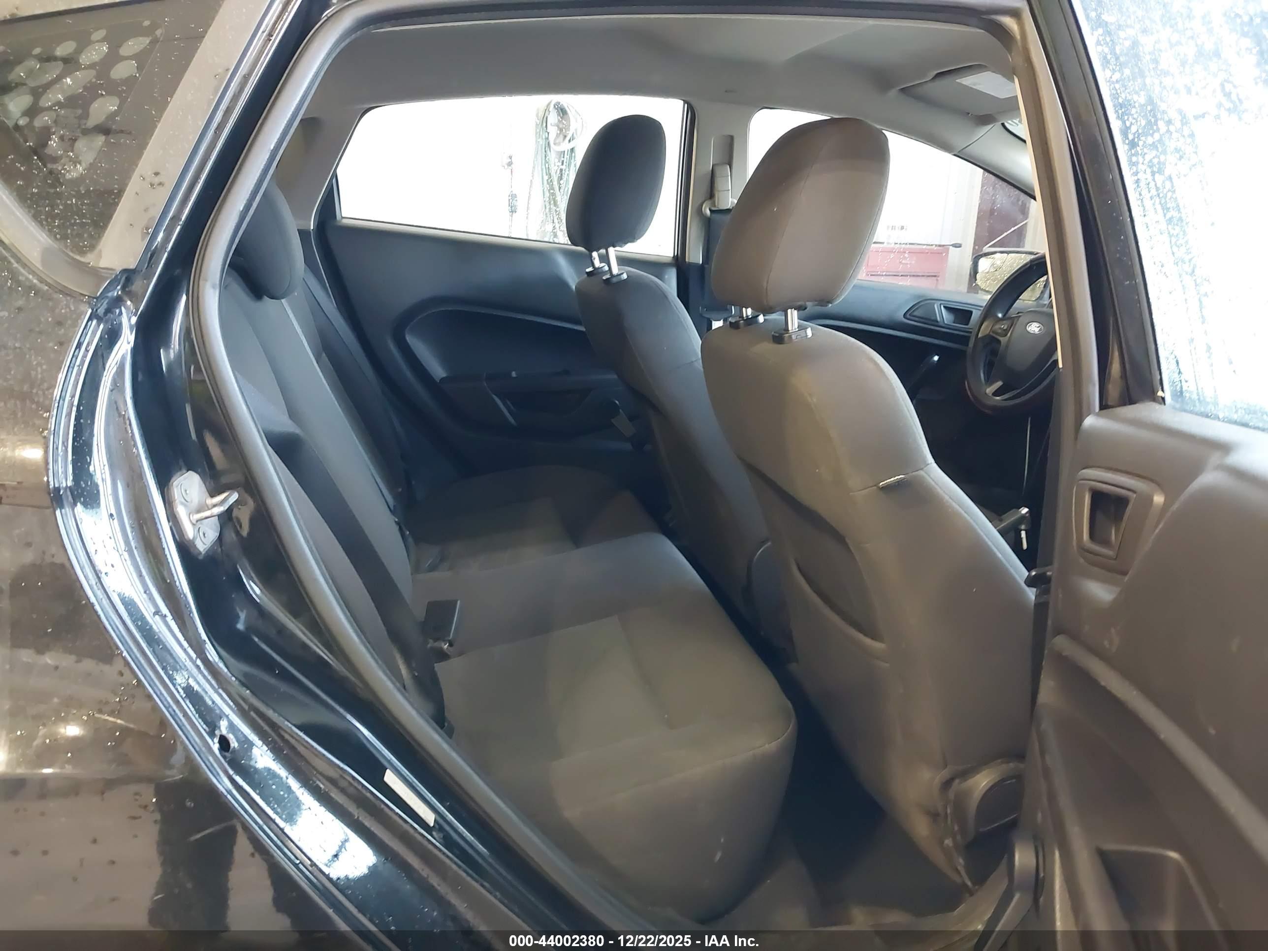 FORD FIESTA image 8
