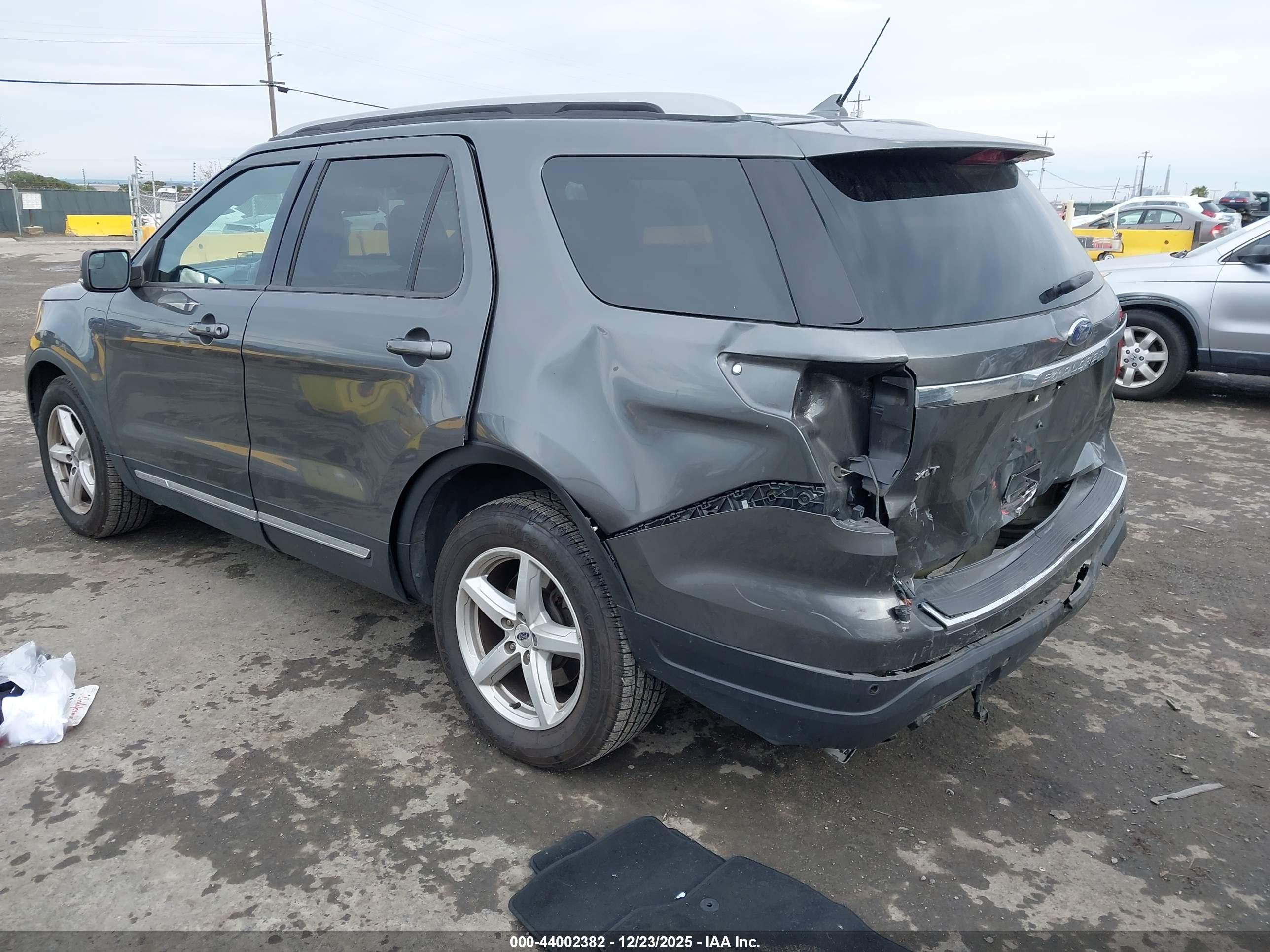 FORD EXPLORER image 3
