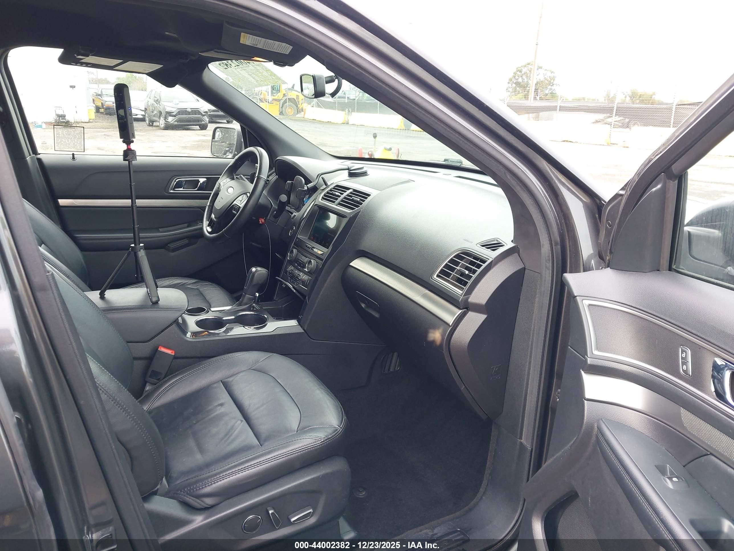 FORD EXPLORER image 5
