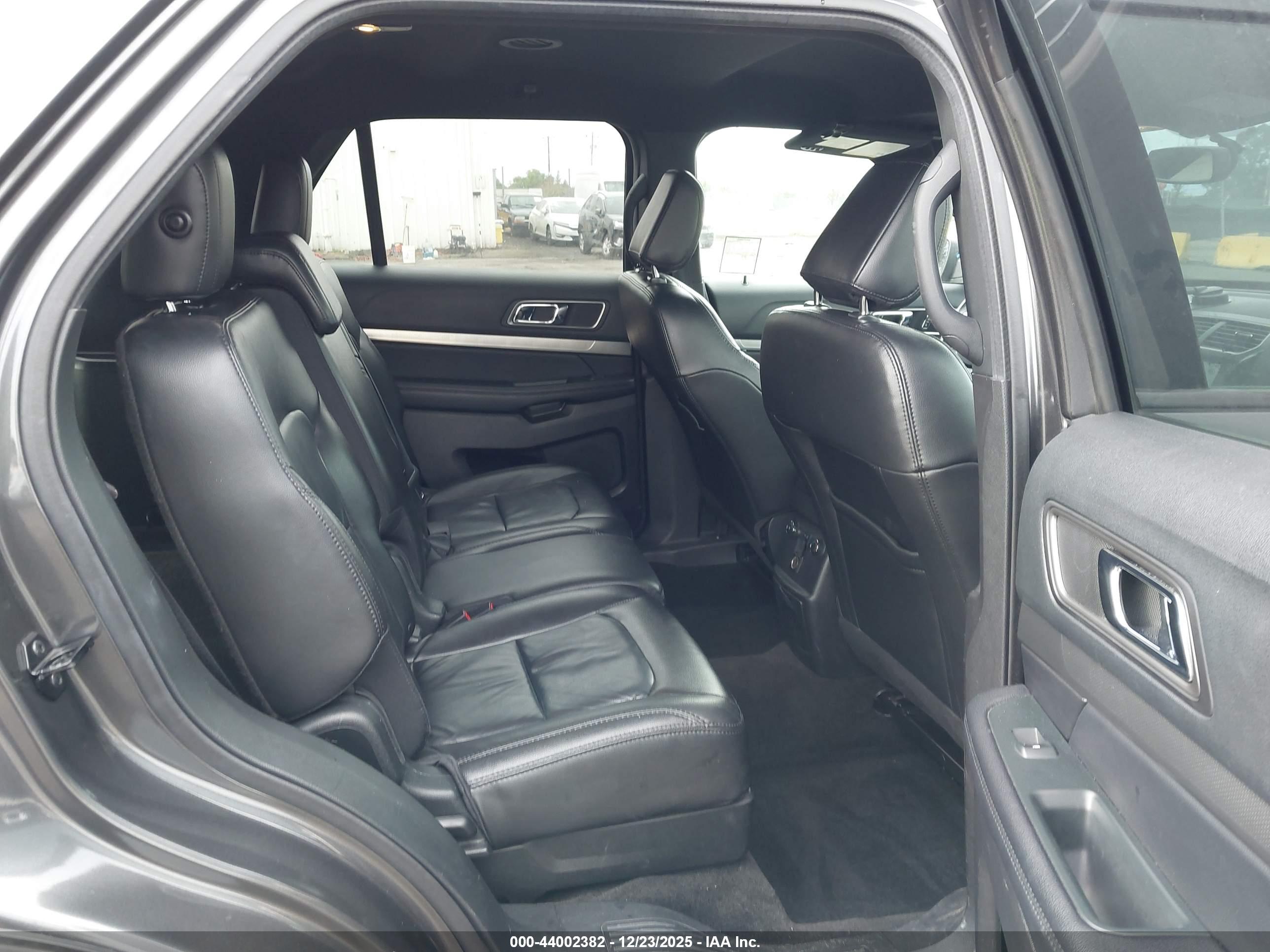 FORD EXPLORER image 8