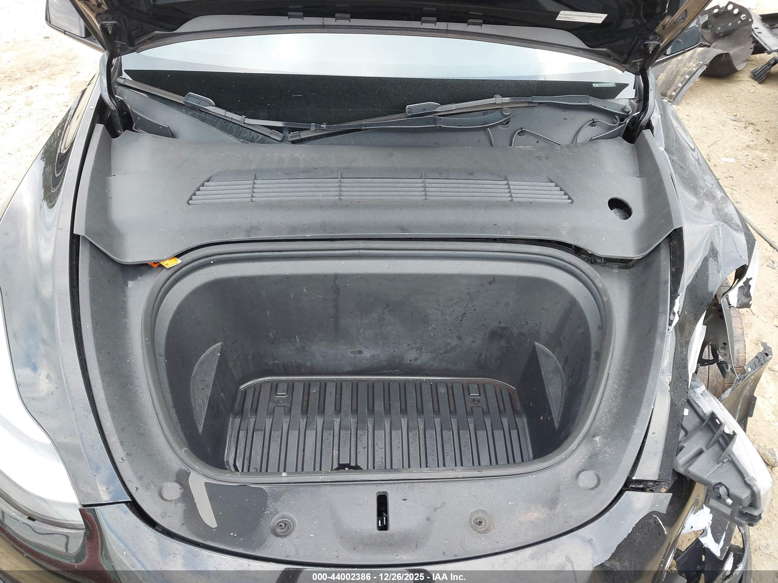 TESLA MODEL image 10