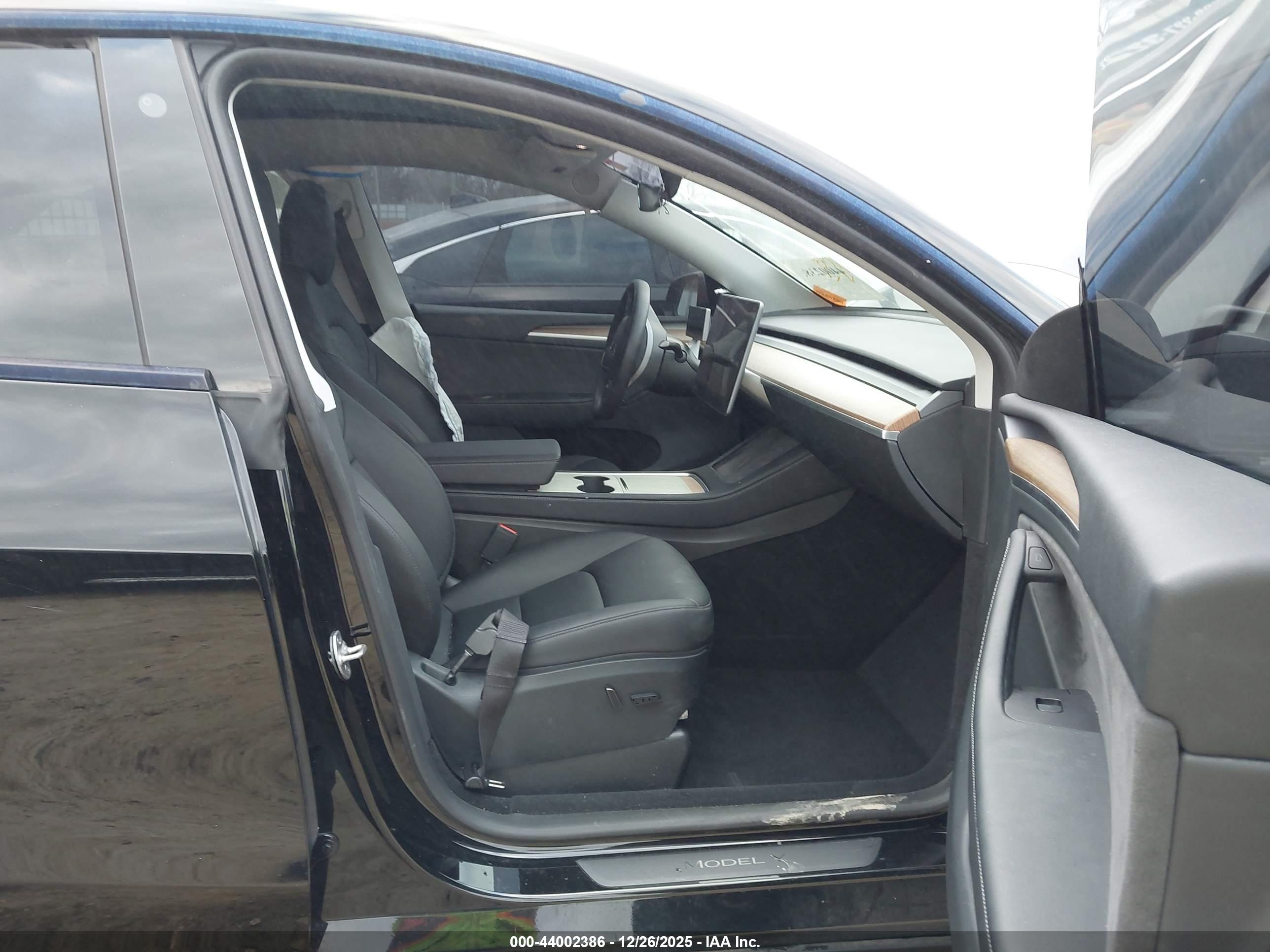 TESLA MODEL image 5