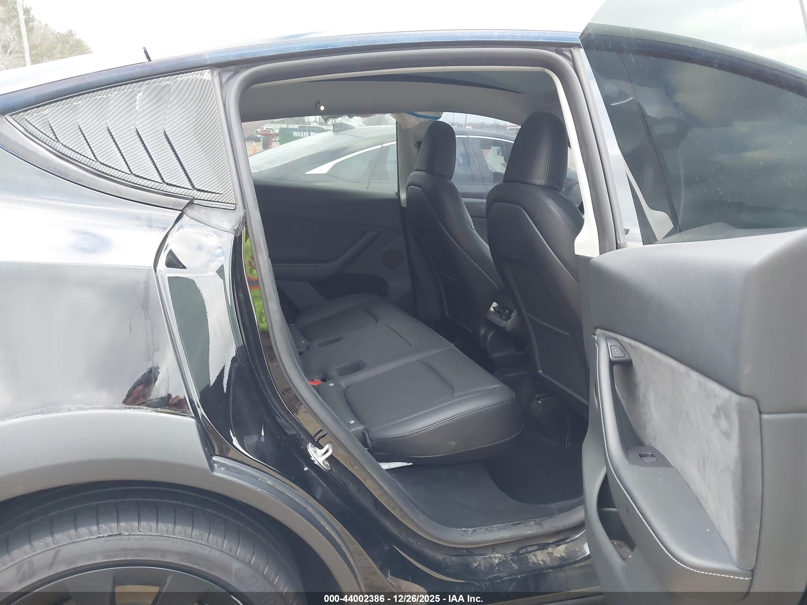 TESLA MODEL image 8