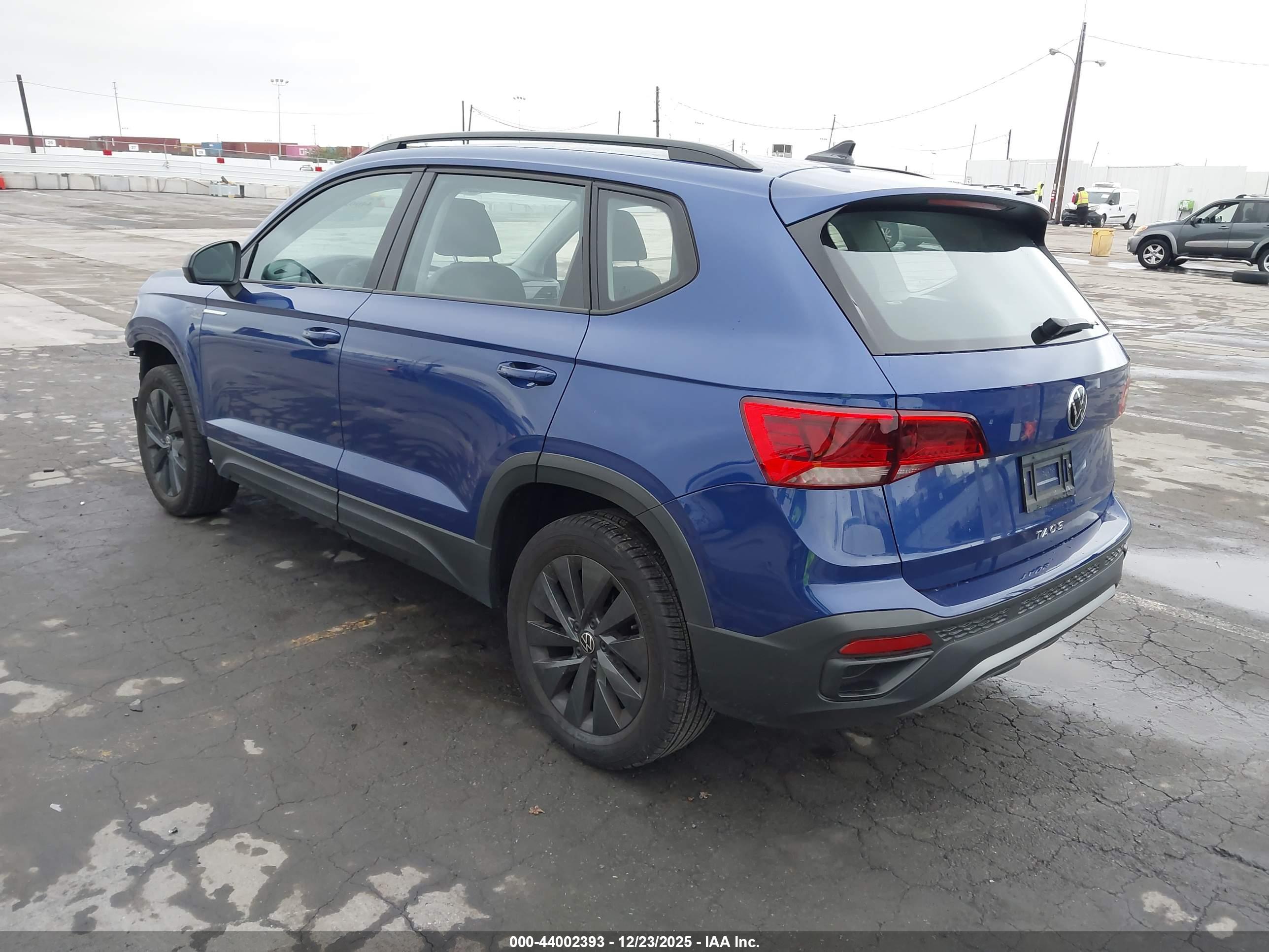 VOLKSWAGEN TAOS image 3