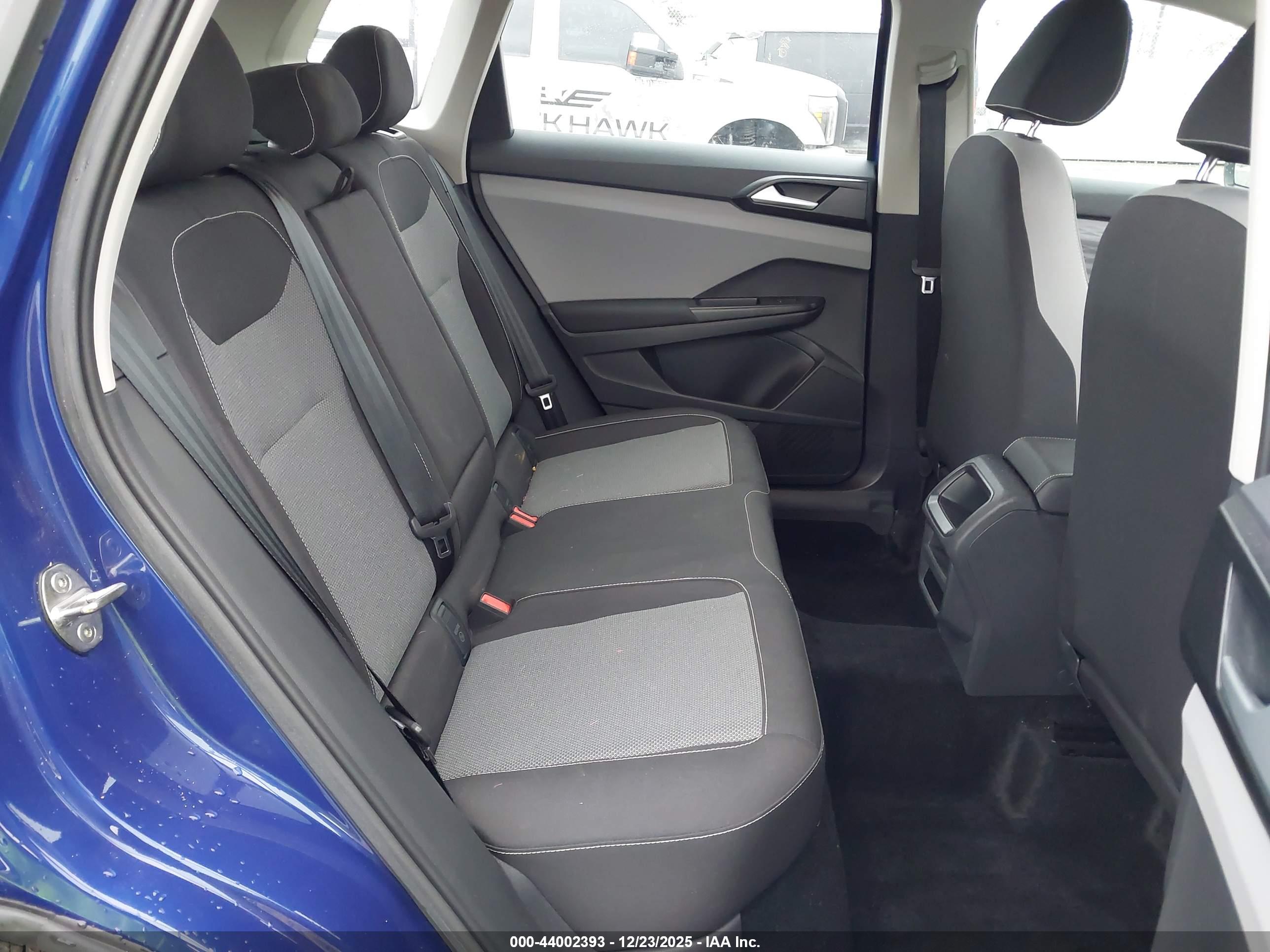 VOLKSWAGEN TAOS image 8