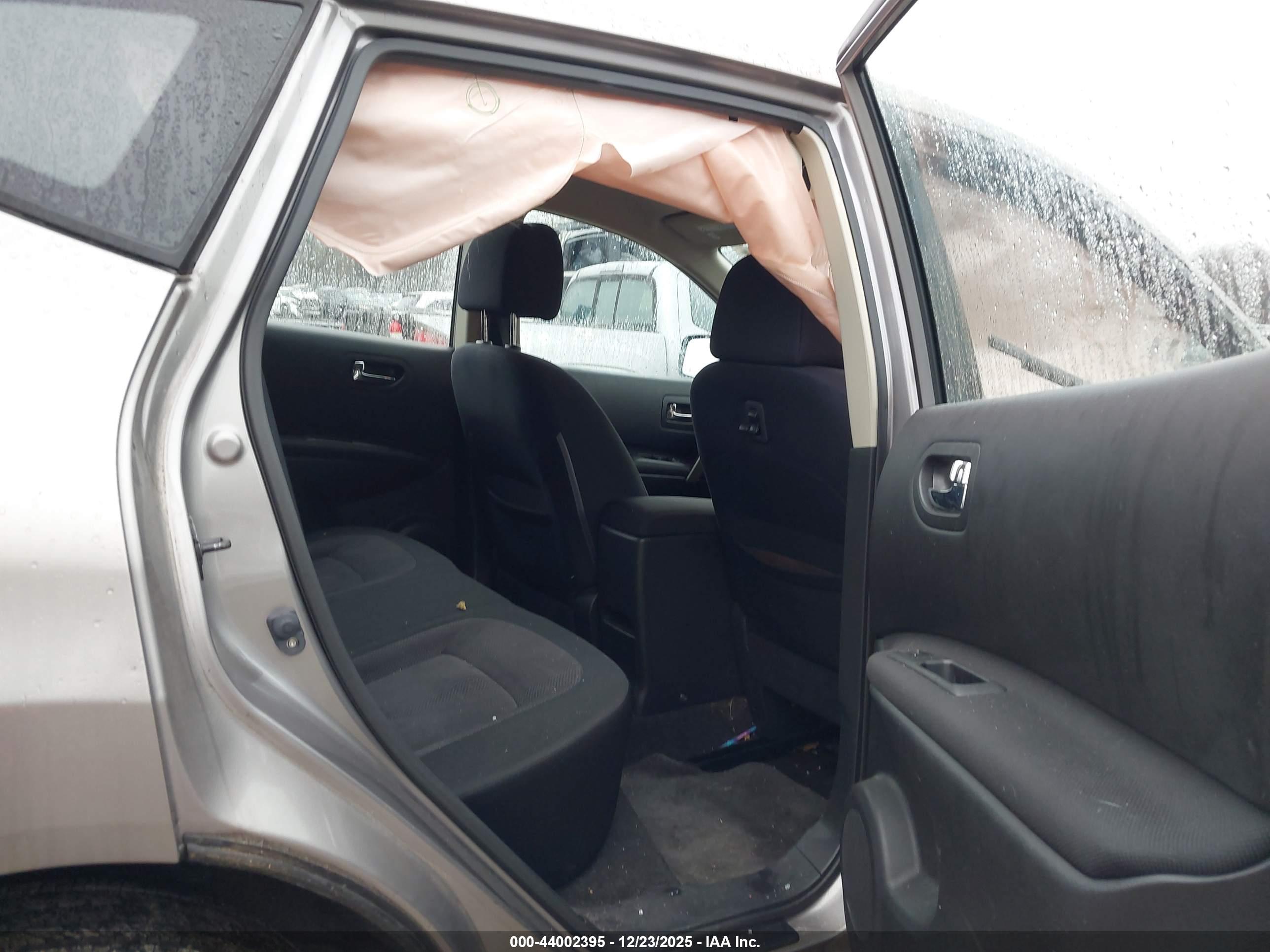 NISSAN ROGUE image 8