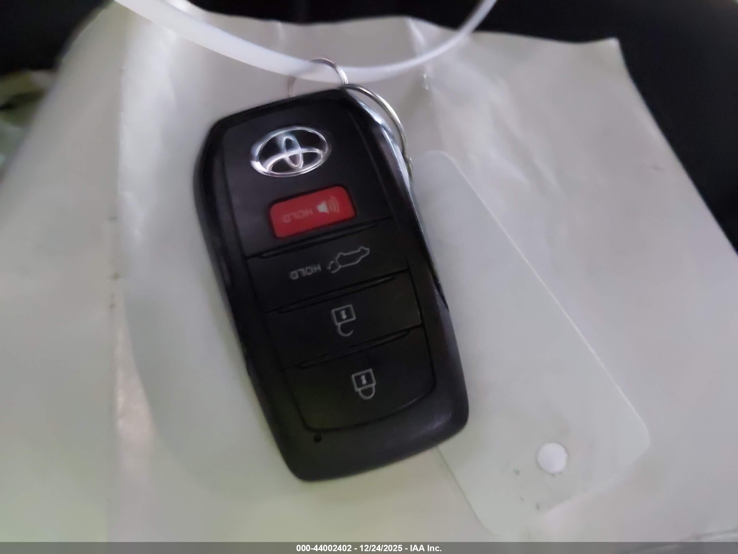 TOYOTA LAND image 11