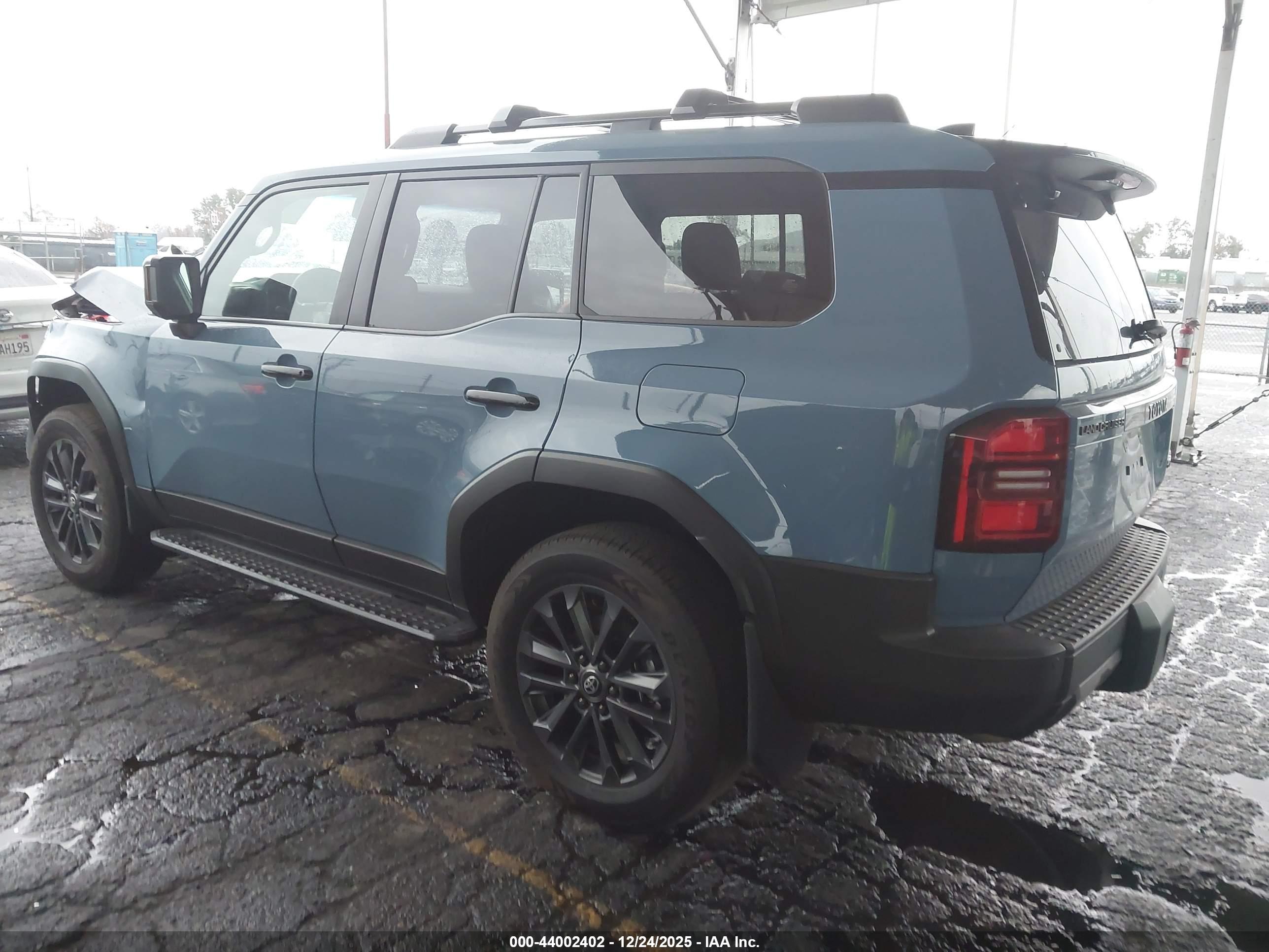 TOYOTA LAND image 3