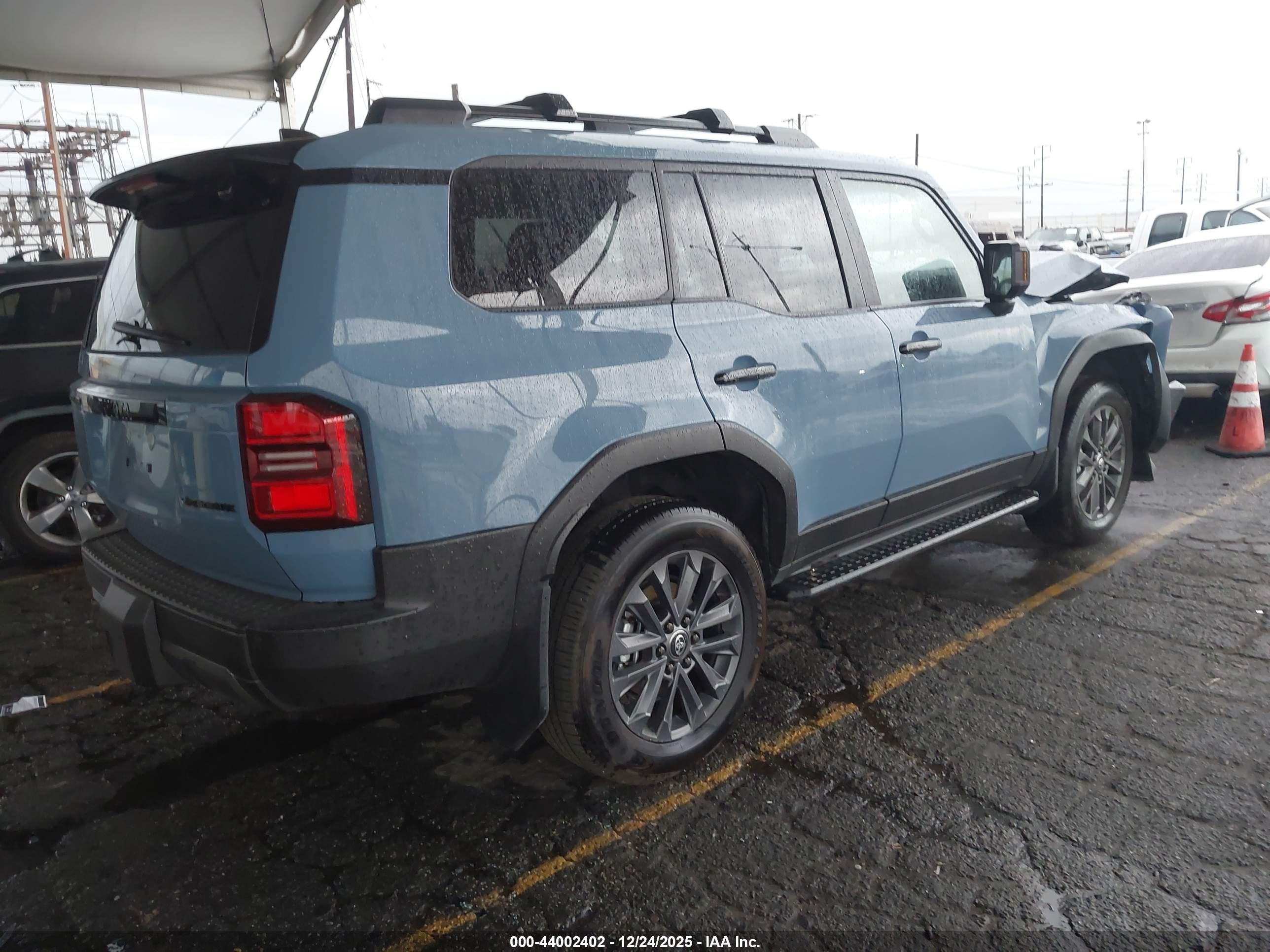 TOYOTA LAND image 4