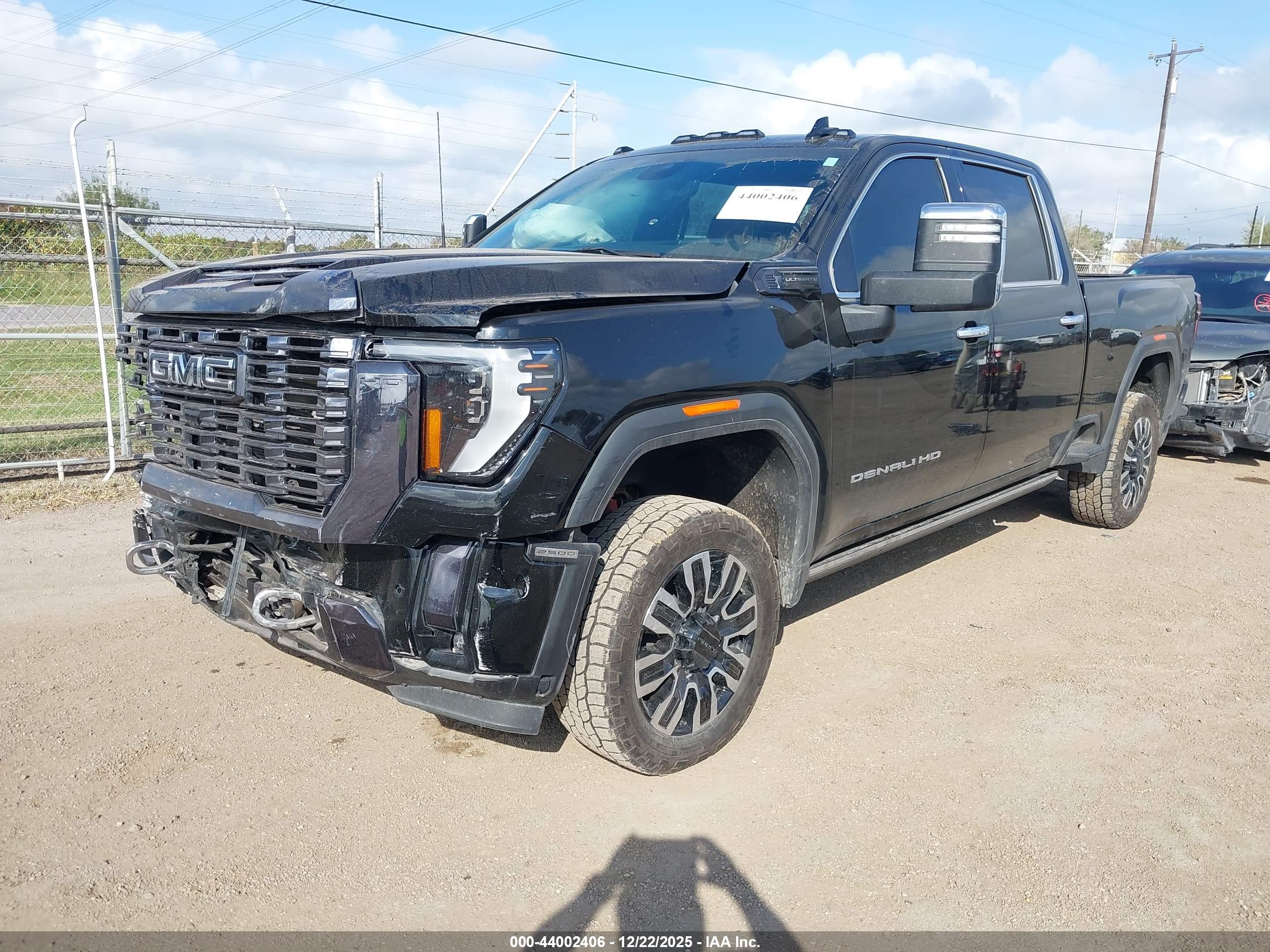 GMC SIERRA image 2