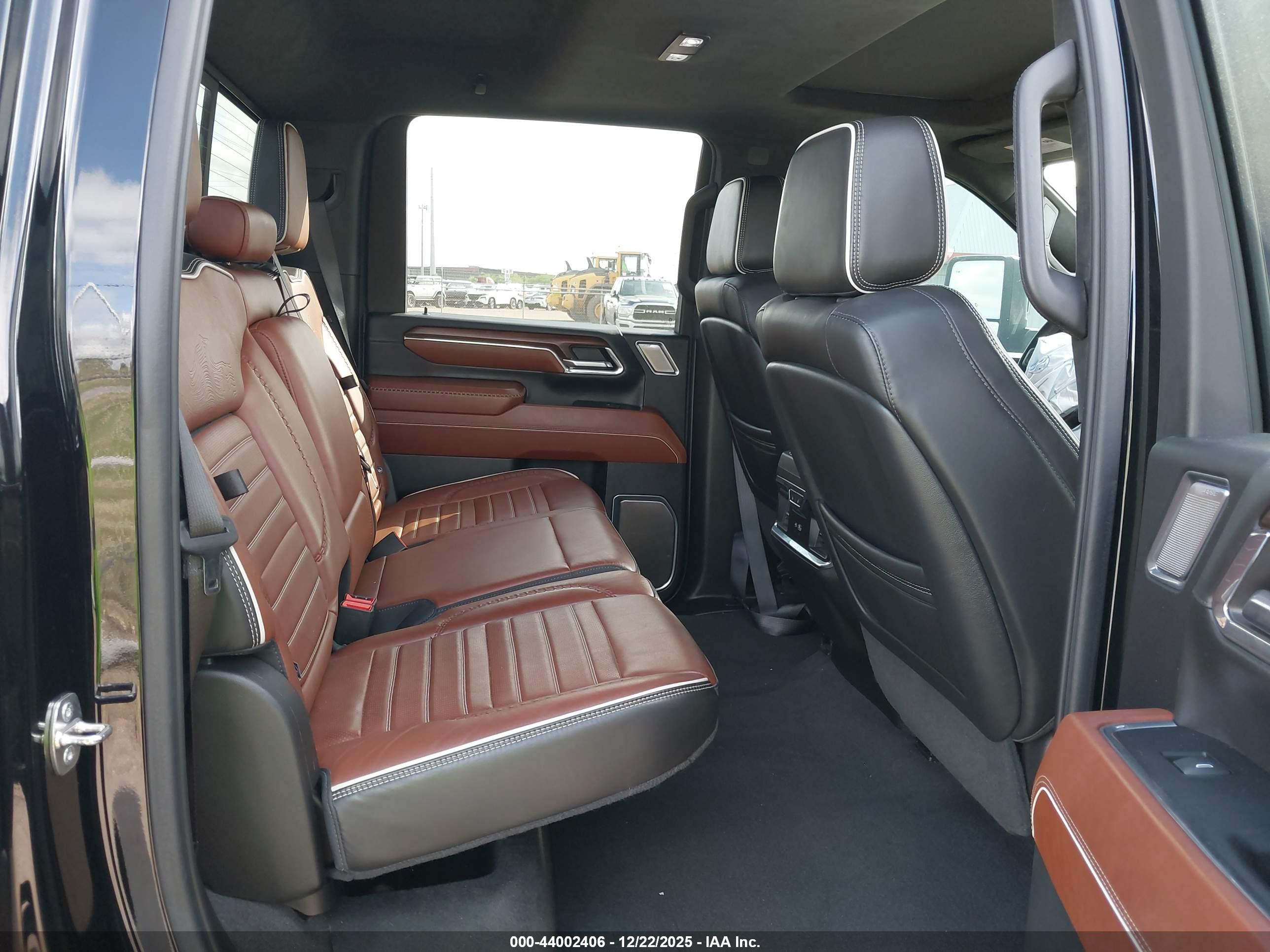 GMC SIERRA image 8