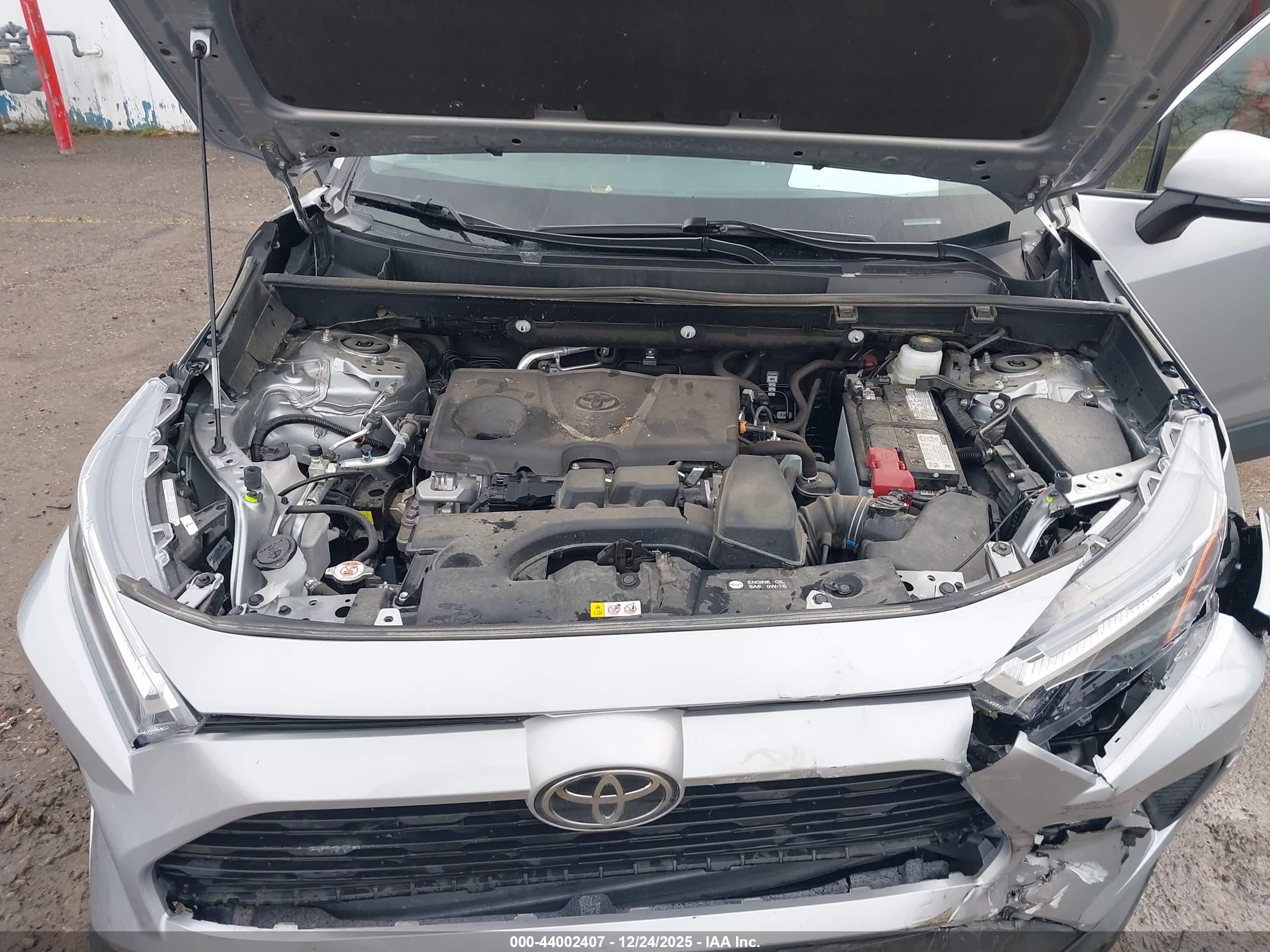 TOYOTA RAV4 image 10