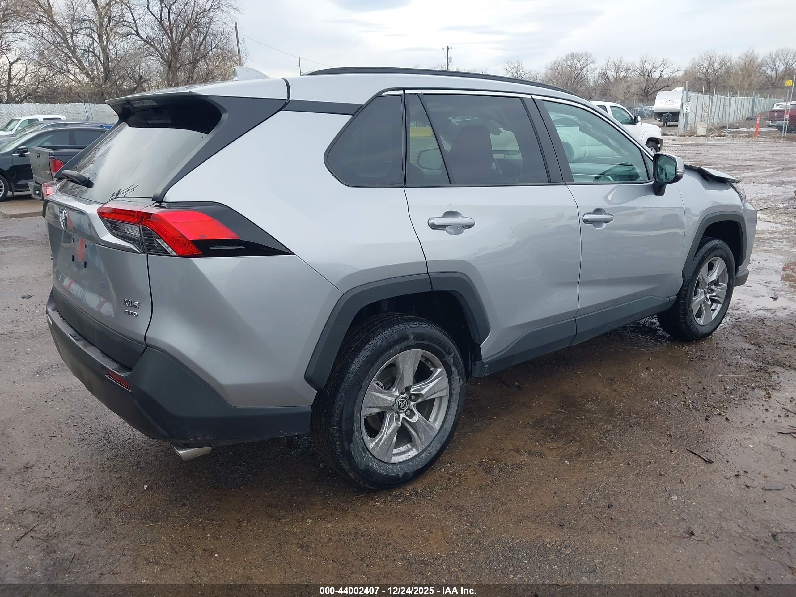 TOYOTA RAV4 image 4