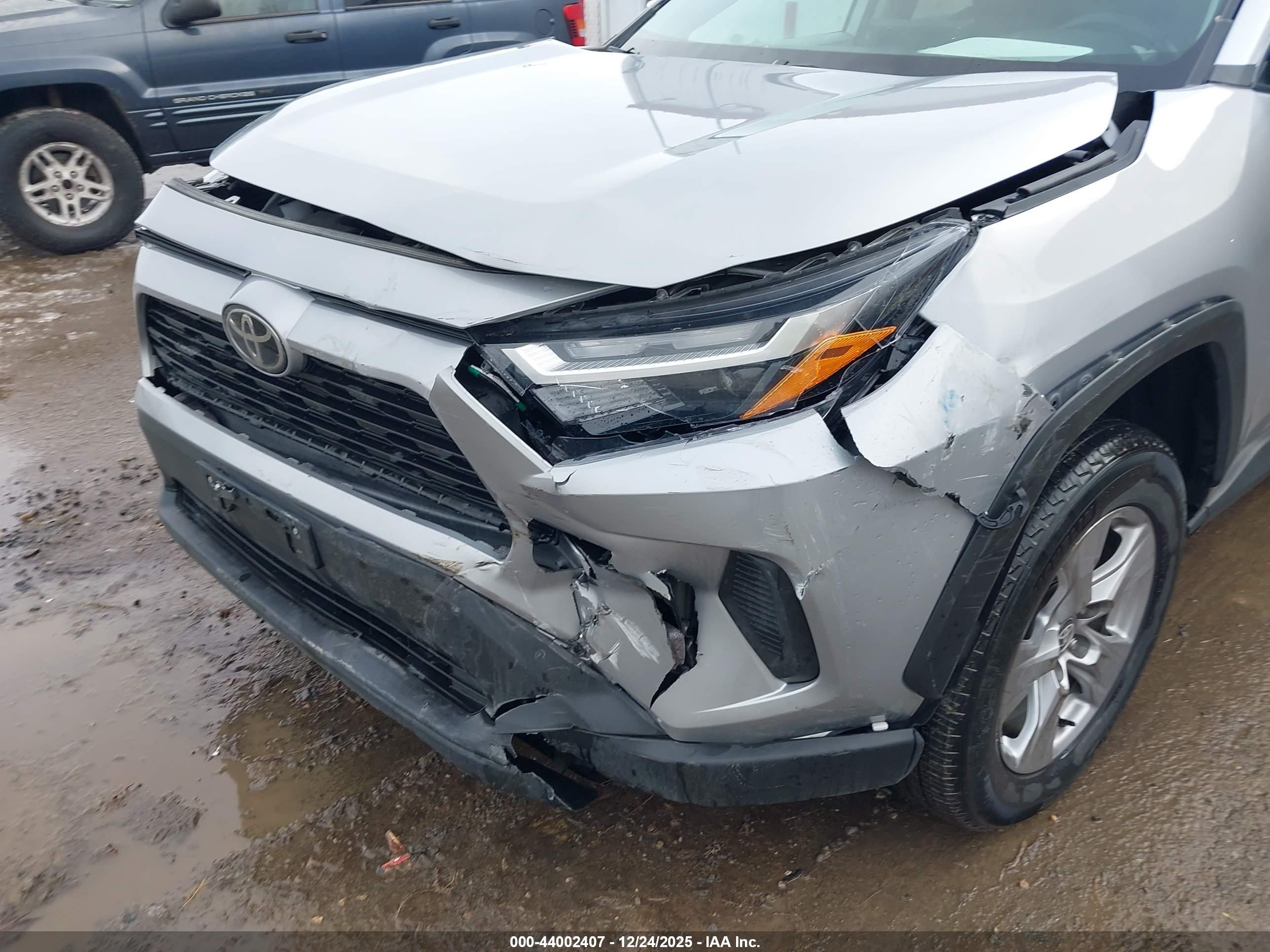 TOYOTA RAV4 image 6