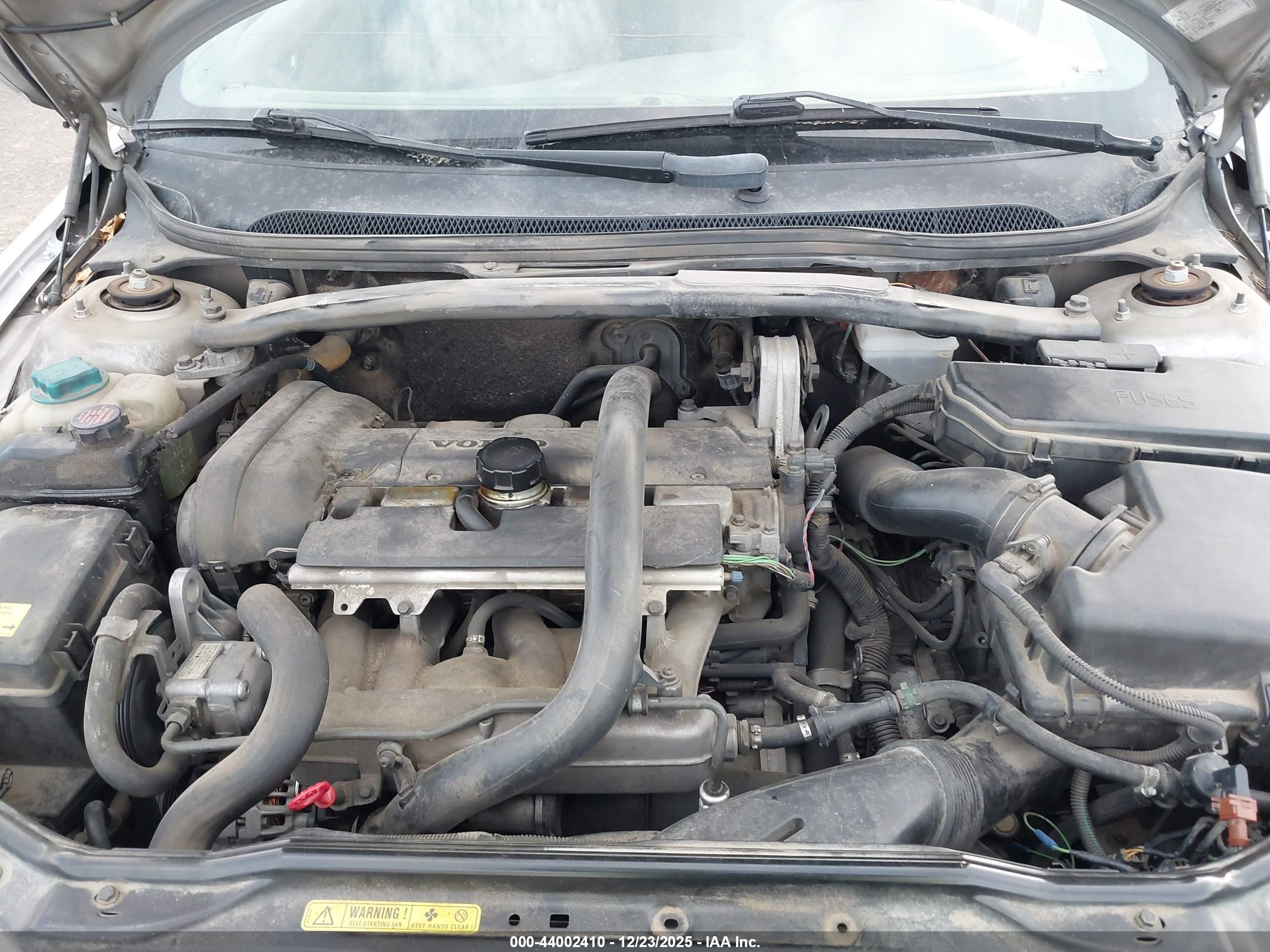 VOLVO XC70 image 10