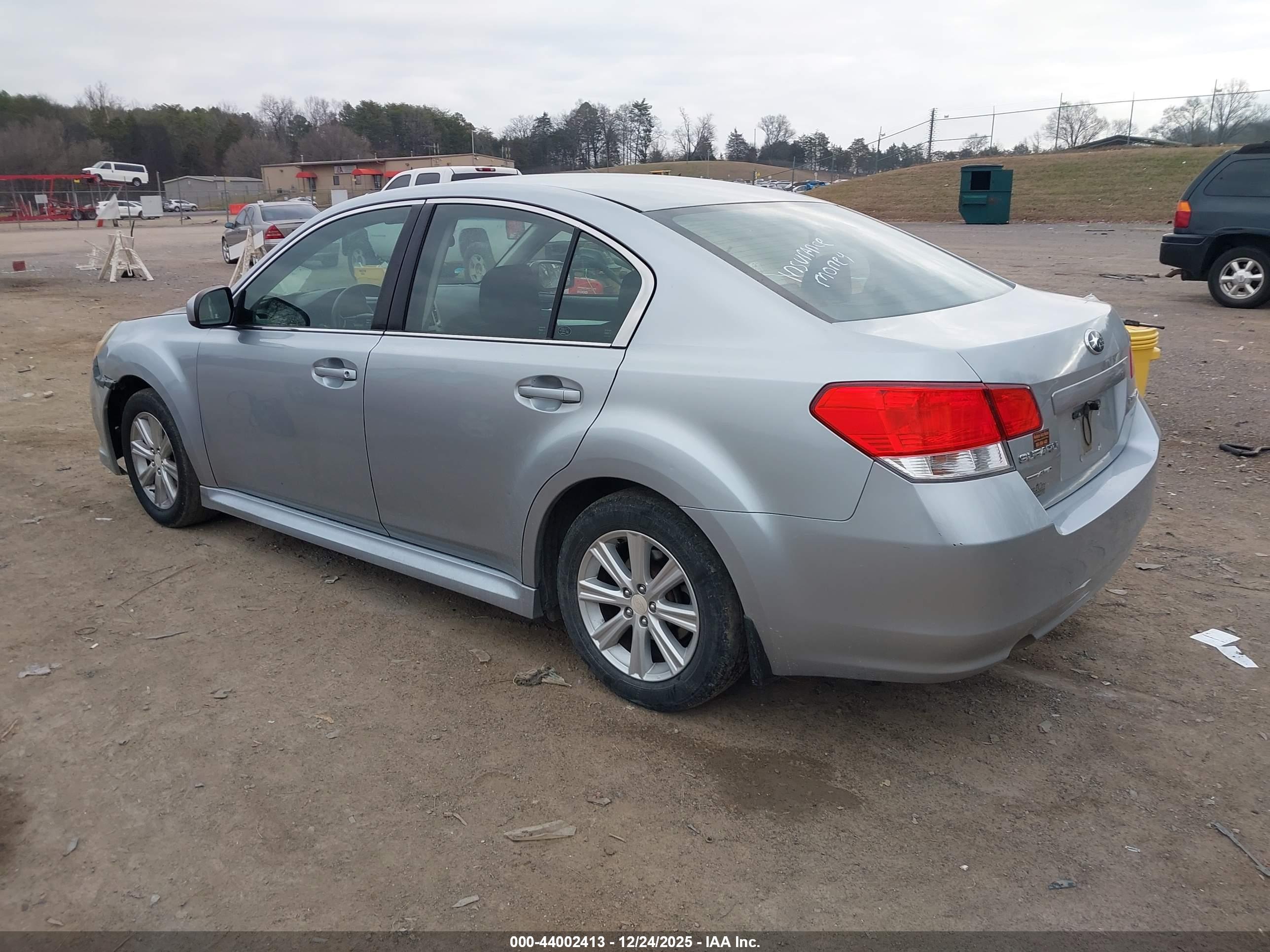 SUBARU LEGACY image 3