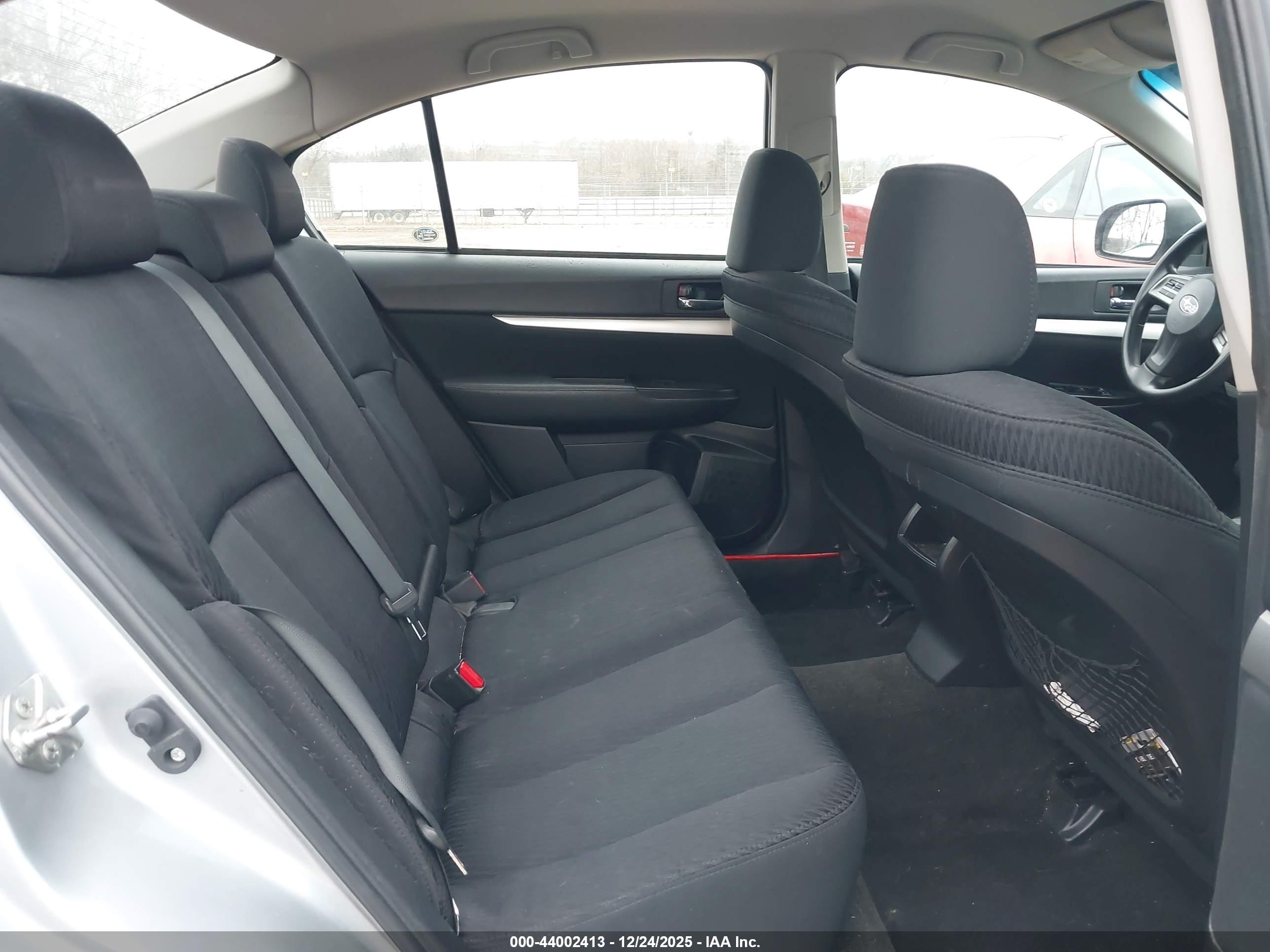 SUBARU LEGACY image 8