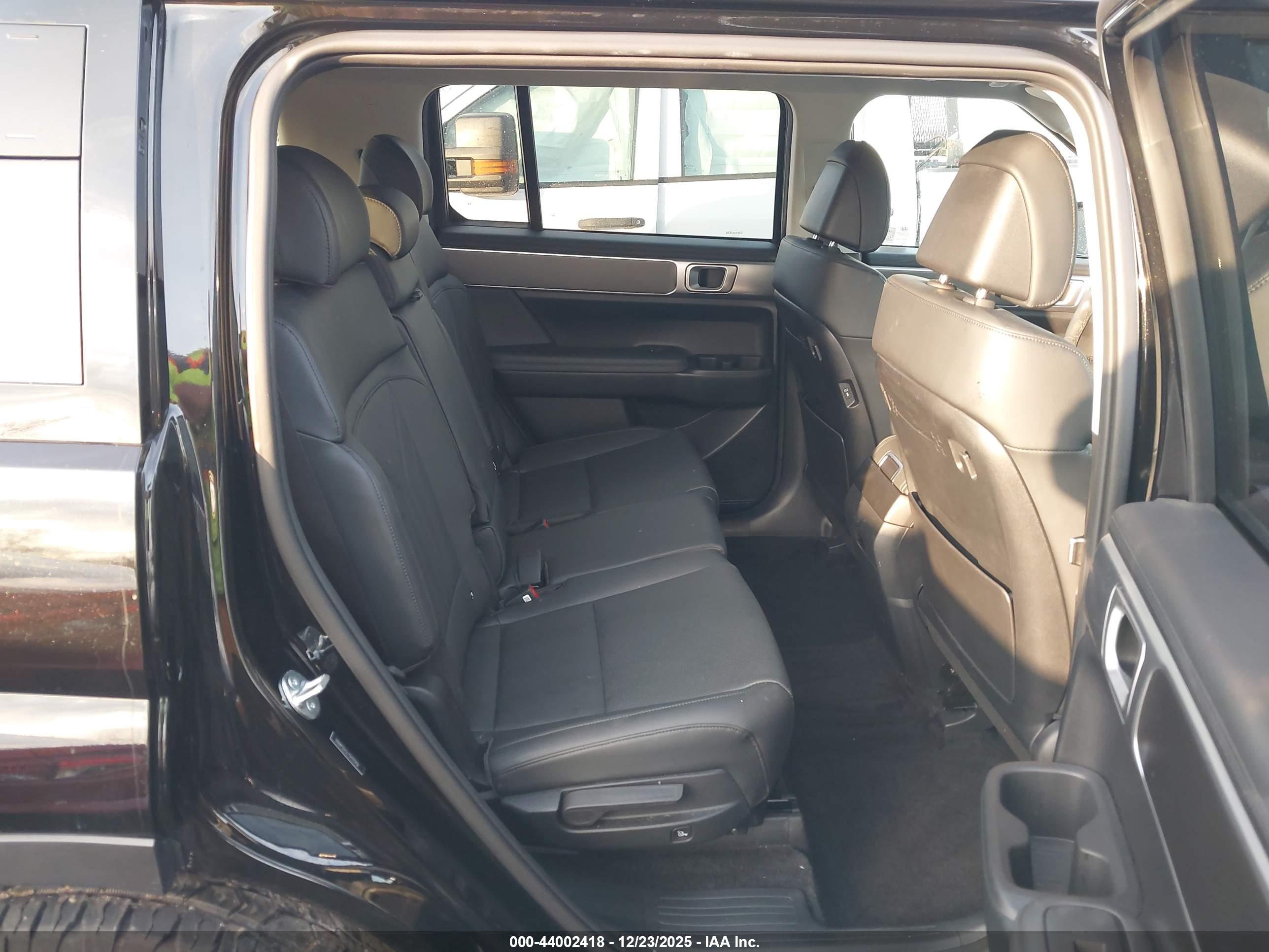 HYUNDAI SANTA image 8