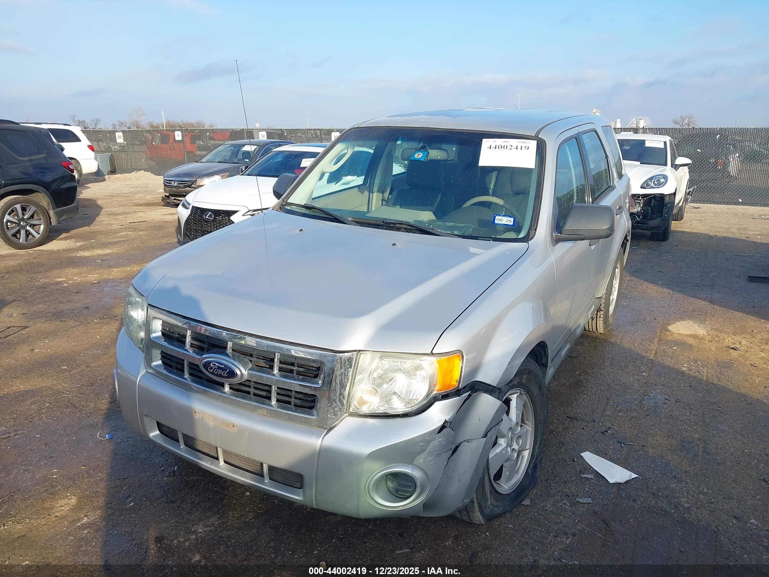 FORD ESCAPE image 2