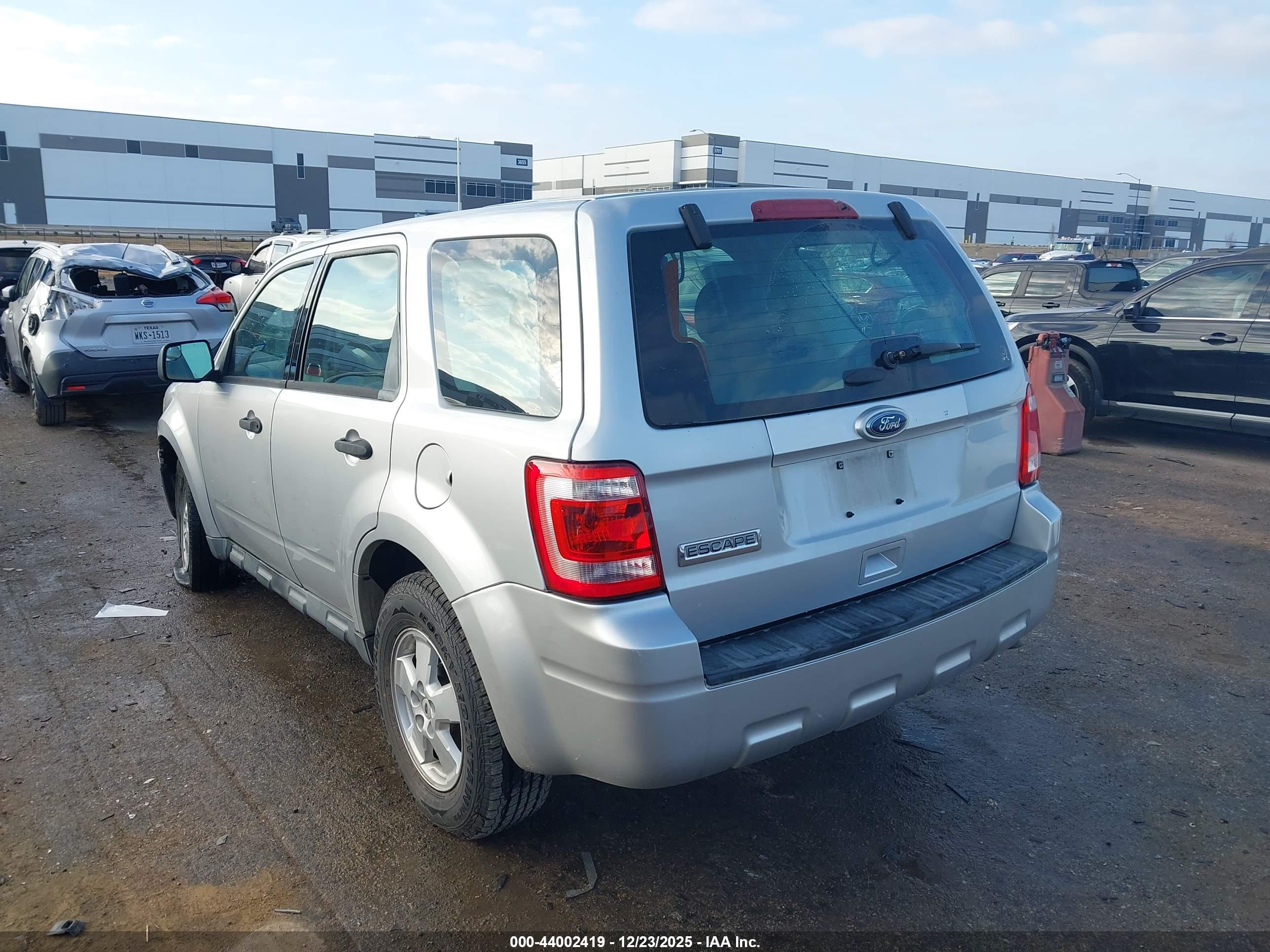 FORD ESCAPE image 3