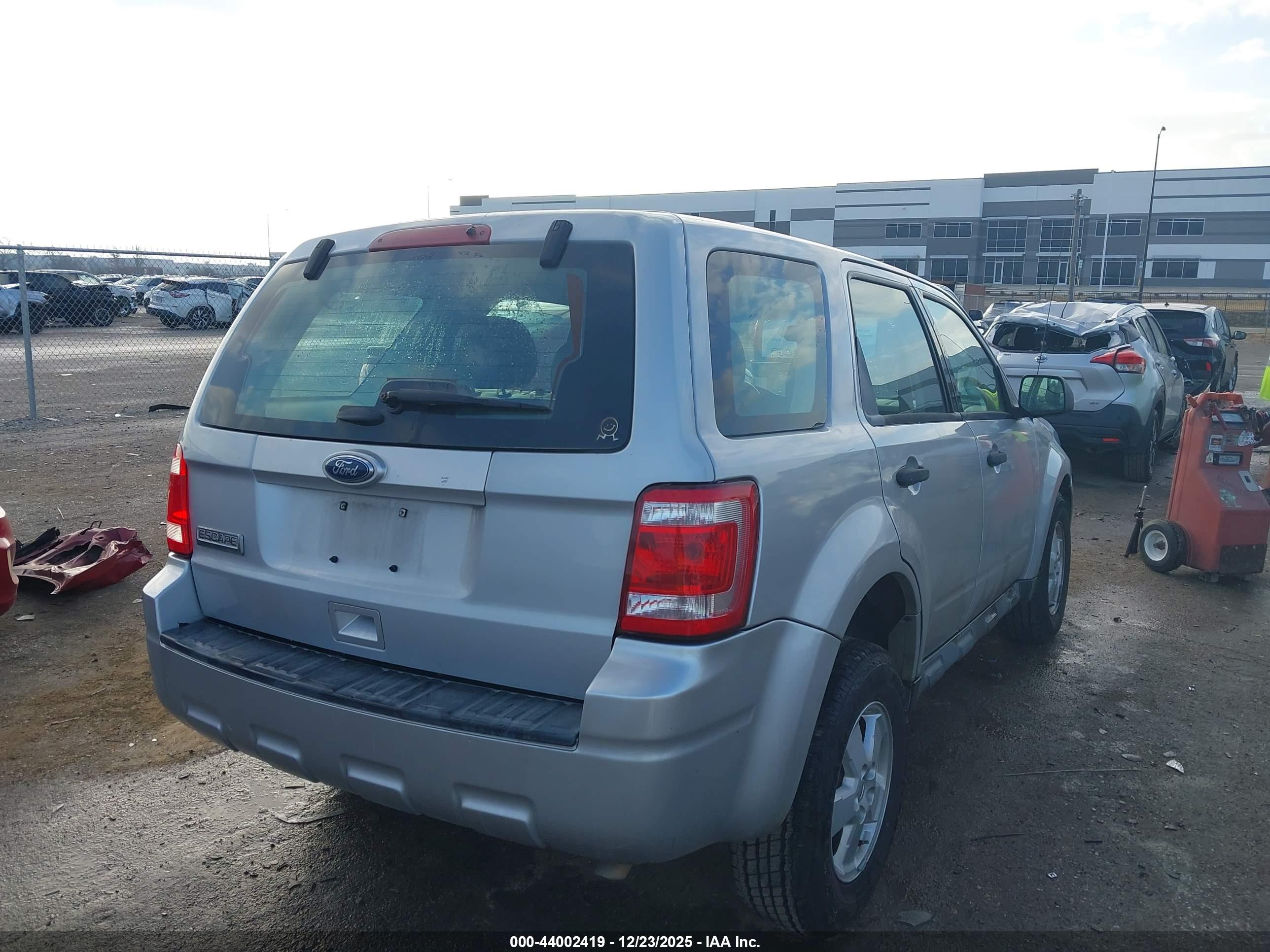 FORD ESCAPE image 4