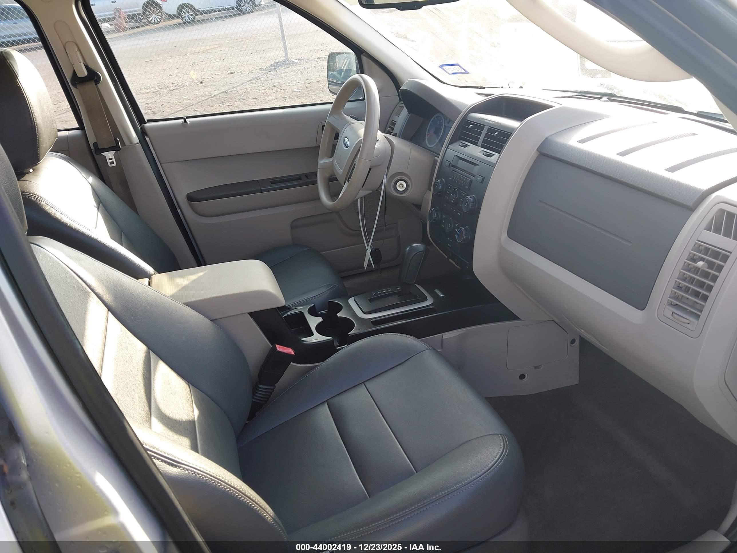 FORD ESCAPE image 5