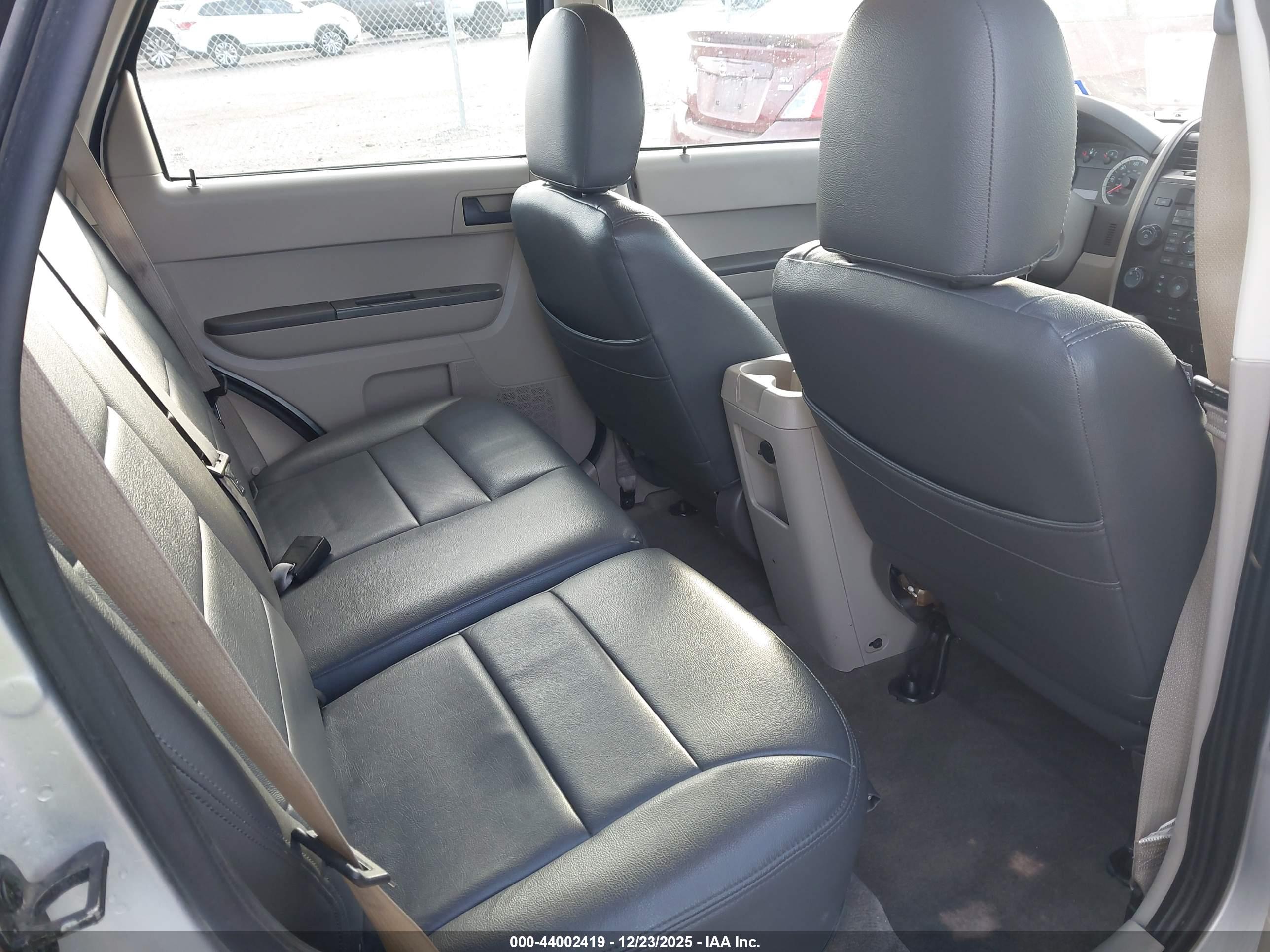 FORD ESCAPE image 8