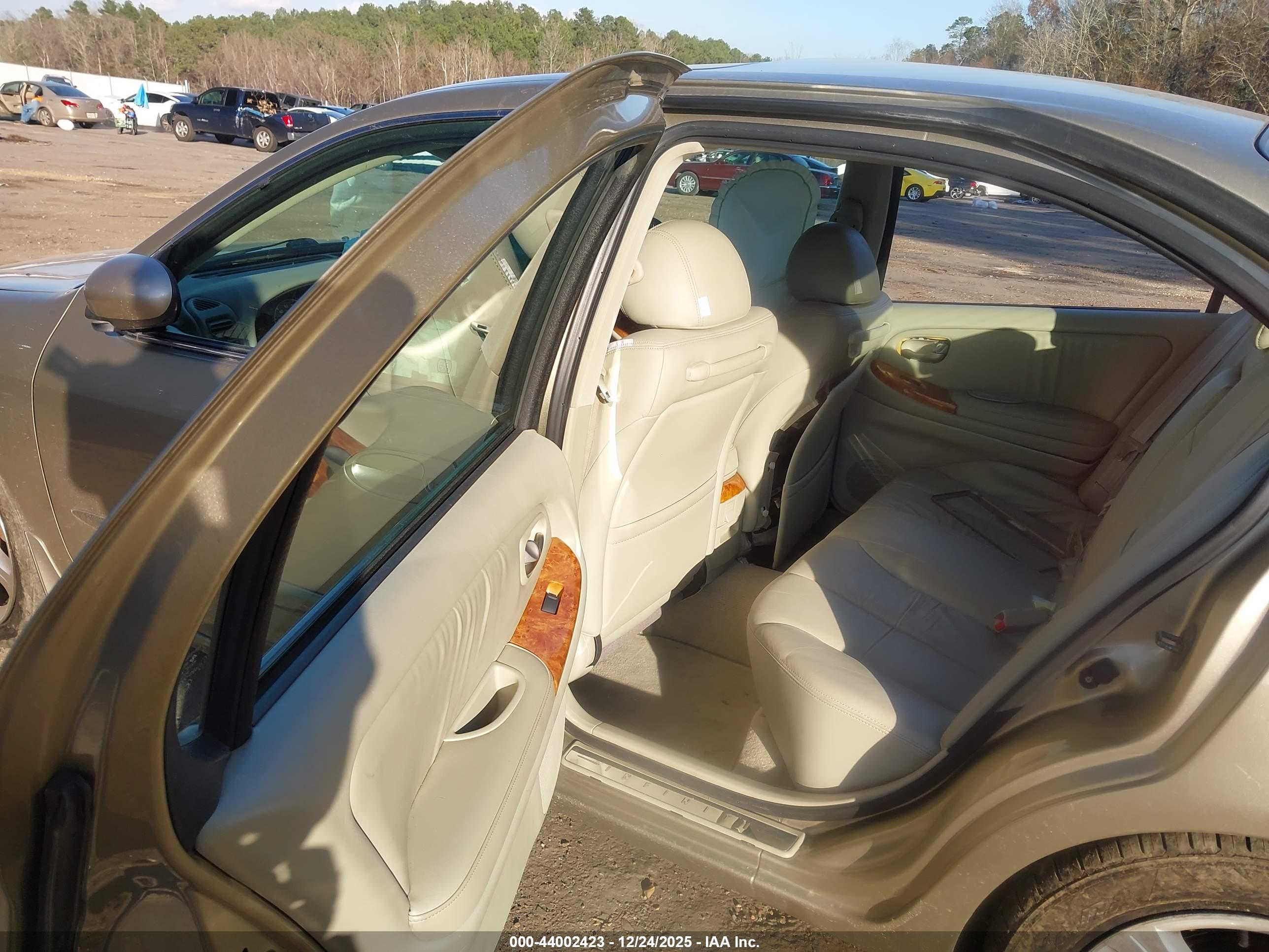 INFINITI I35 image 8